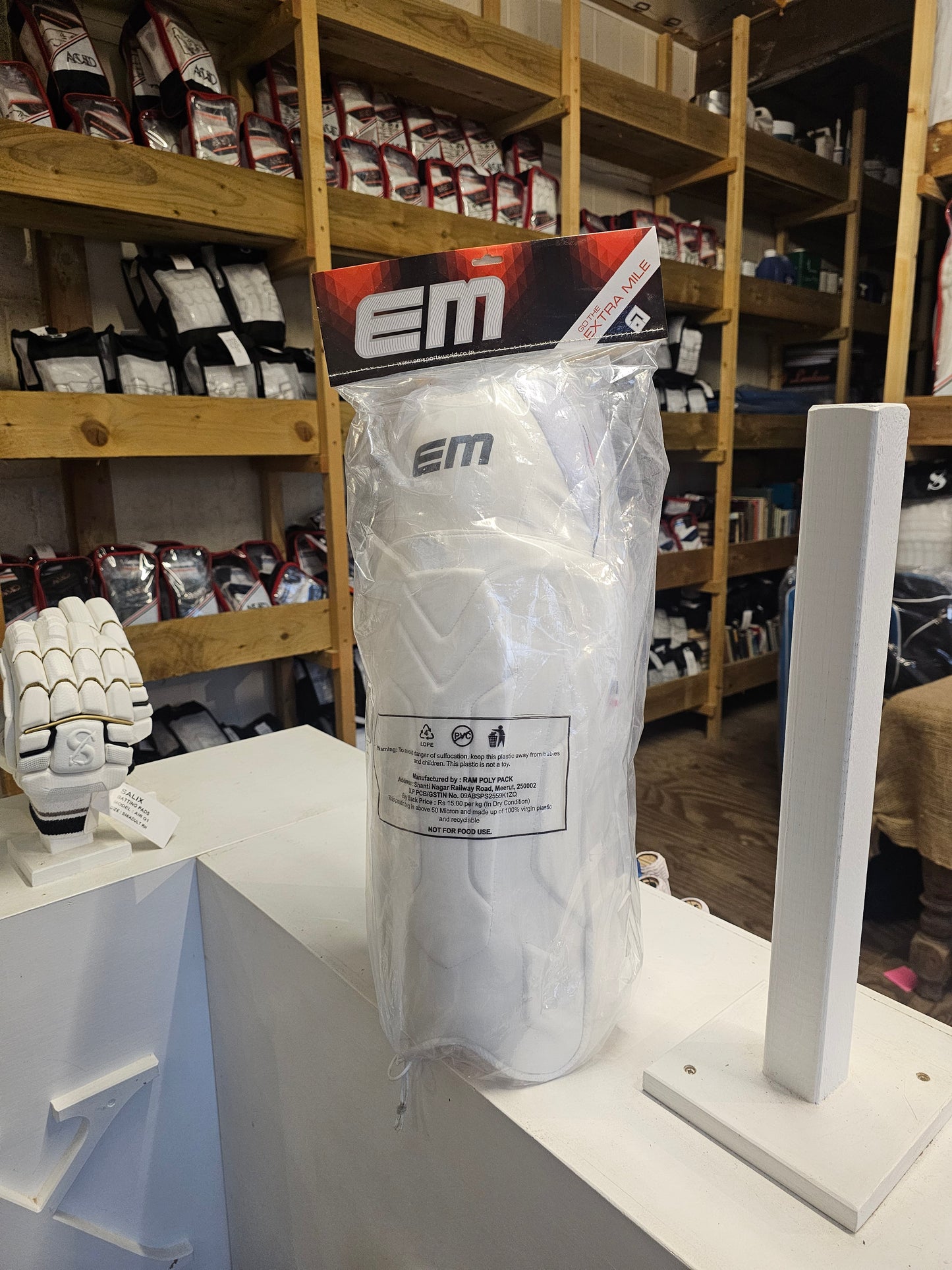 EM Wicket Keeping Pads - Max Flex Adult