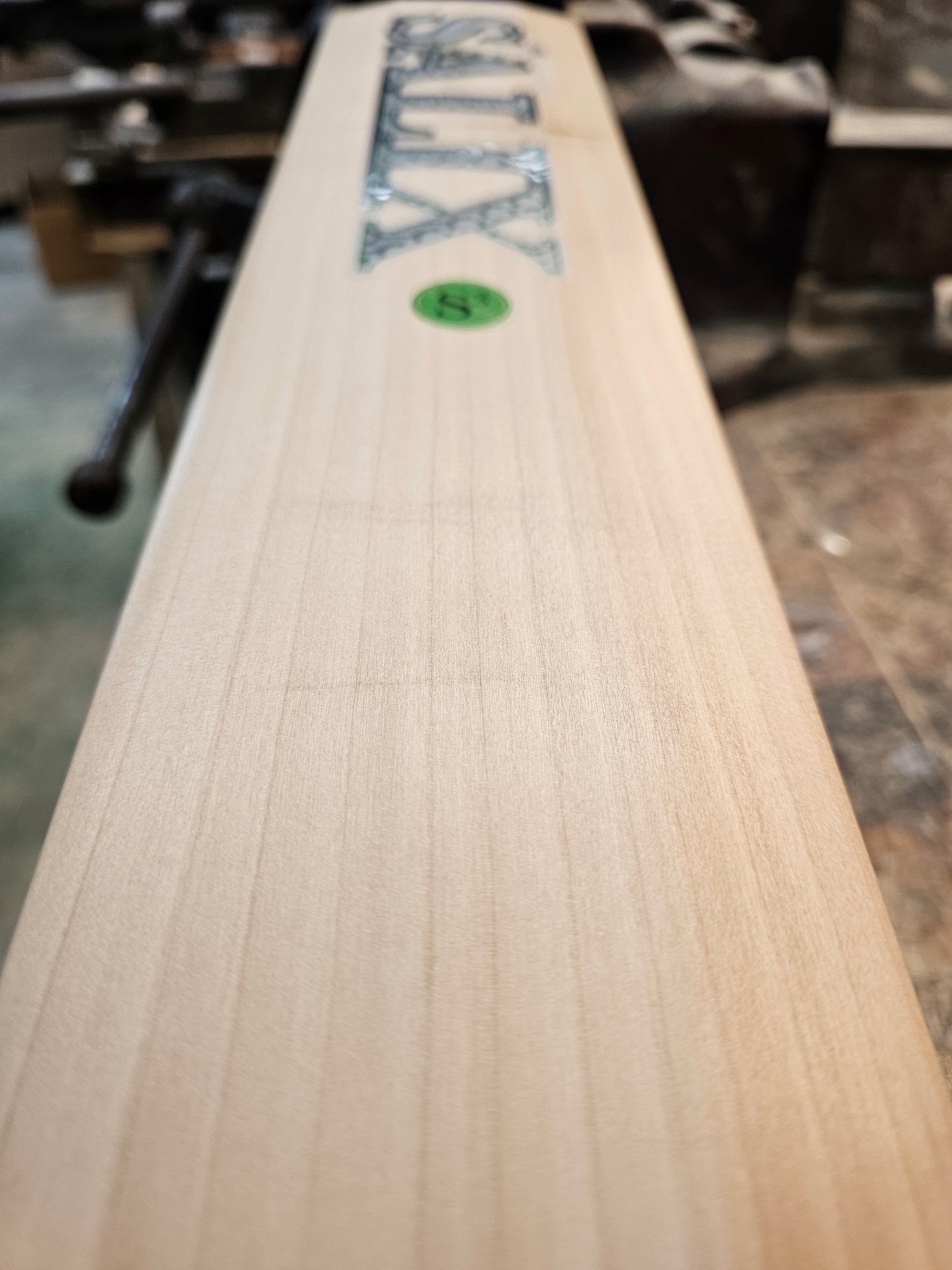 Salix AJK - Grade Select, Weight Range 2lb, Size 6