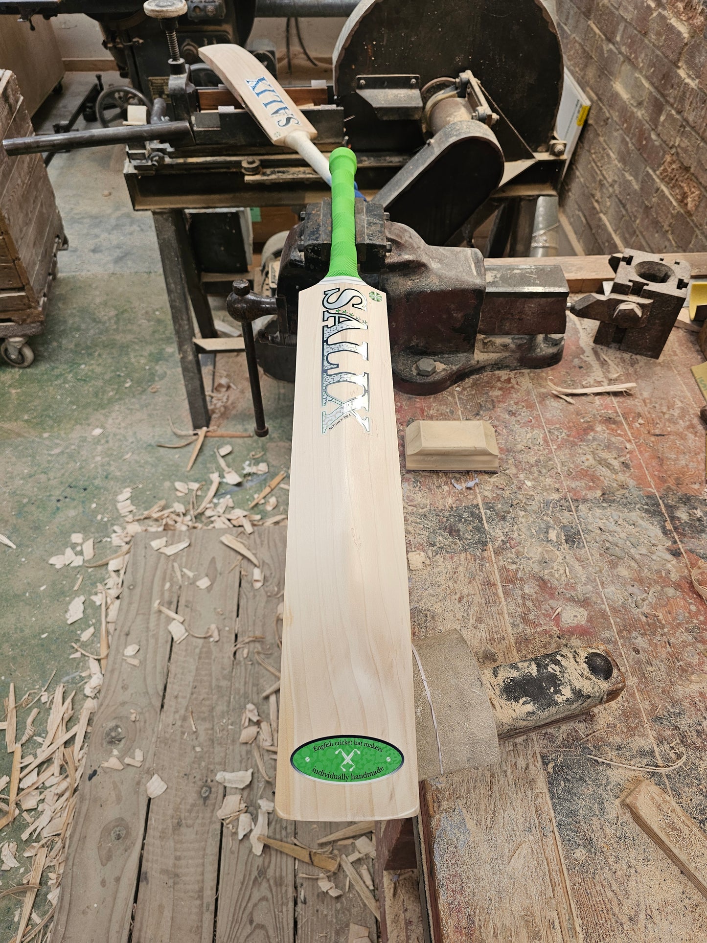 2026 Salix AJK - Grade Alba, Weight Range 2lb 11 Ounces, Short Handle