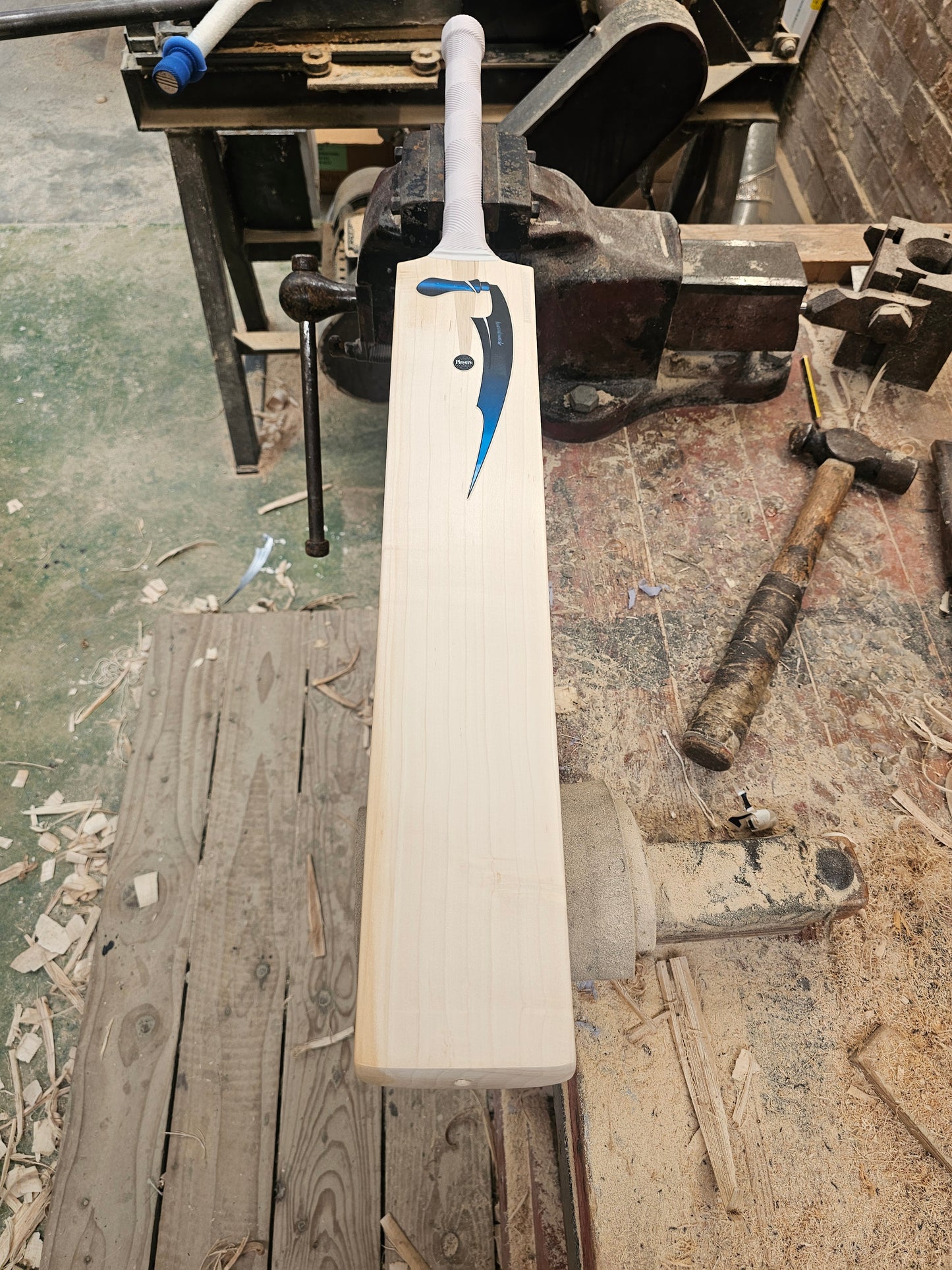 Salix Kinfe - Players Grade, Weight Range 2.10lb, Short Handle