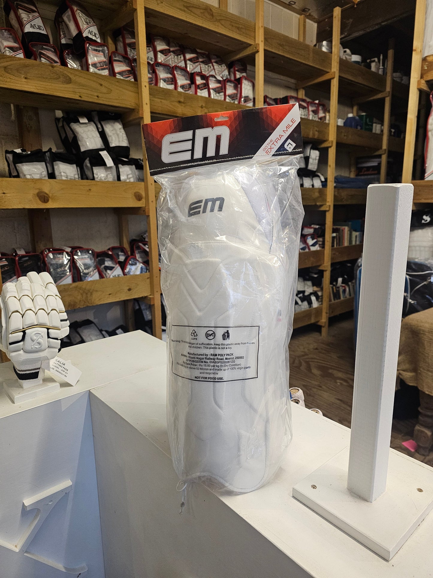 EM Wicket Keeping Pads - Max Flex Small Adult