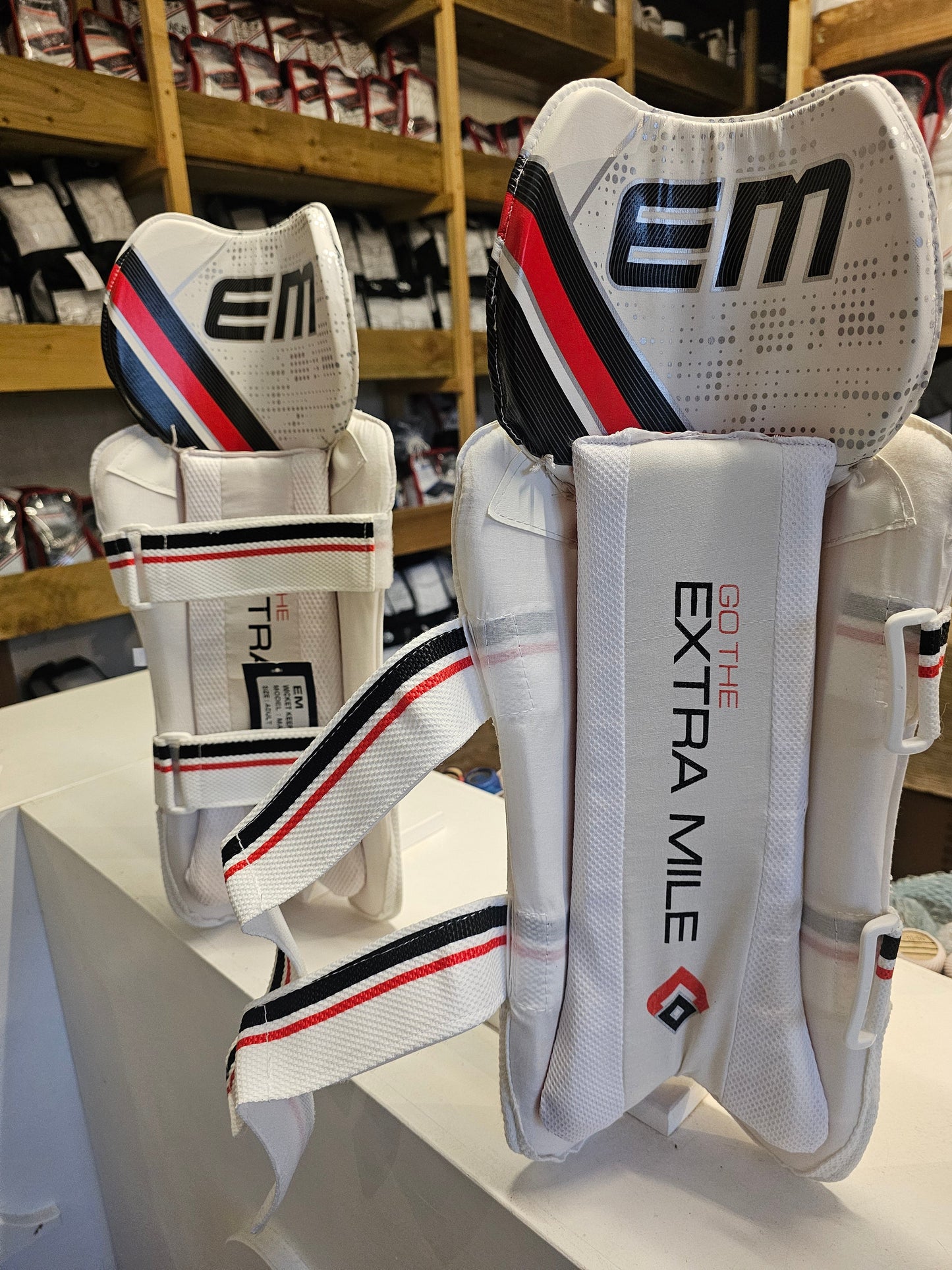 EM Wicket Keeping Pads - Max Flex Small Adult