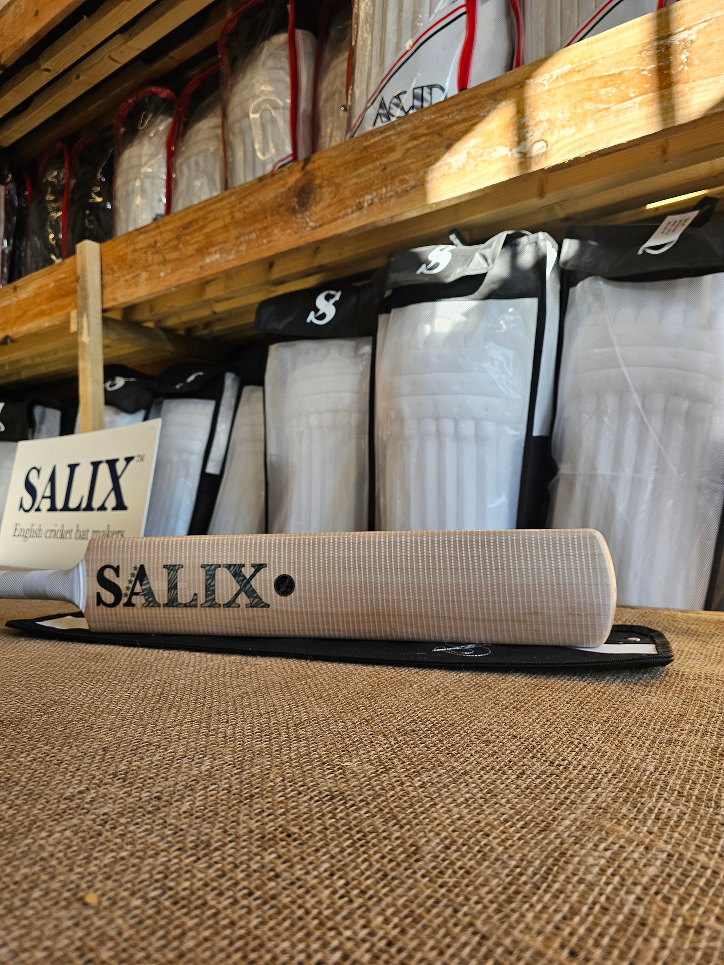 Salix - Size 6, Weight Range 2.1lb