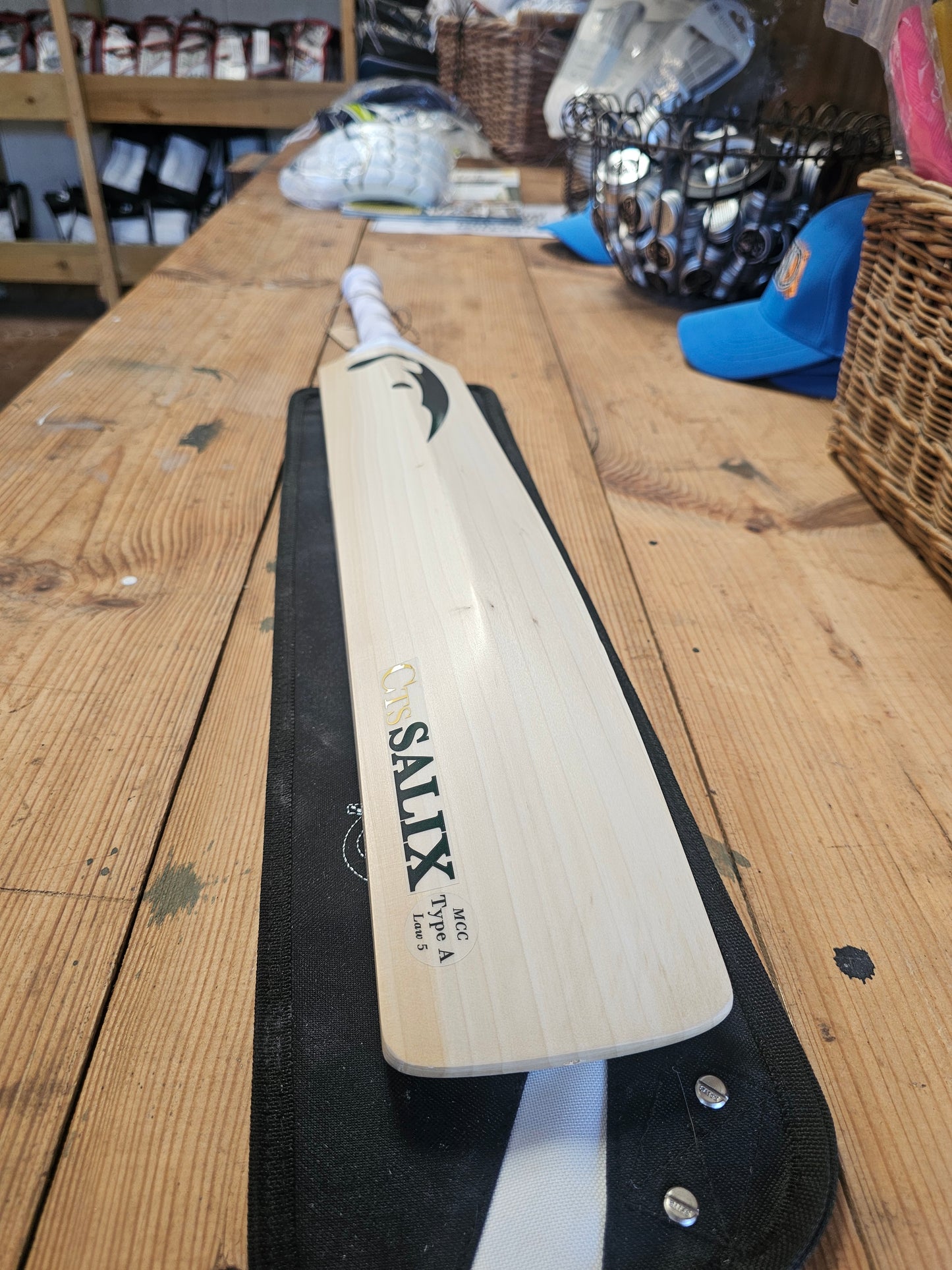 Salix Knife - Grade One, Weight Range 2.8lb