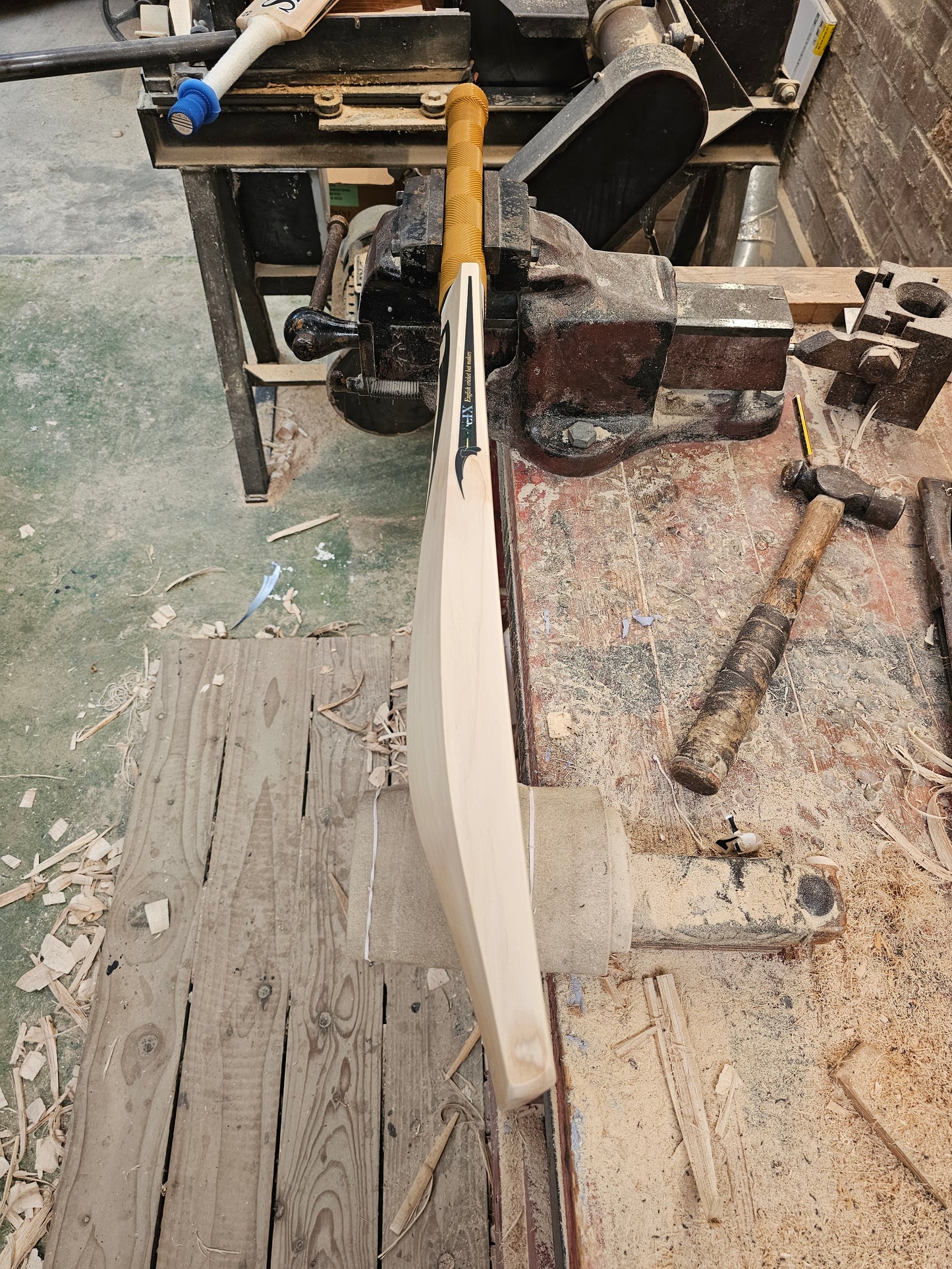Salix Knife - Grade Alba, Weight Range 2.10lb, Short Handle