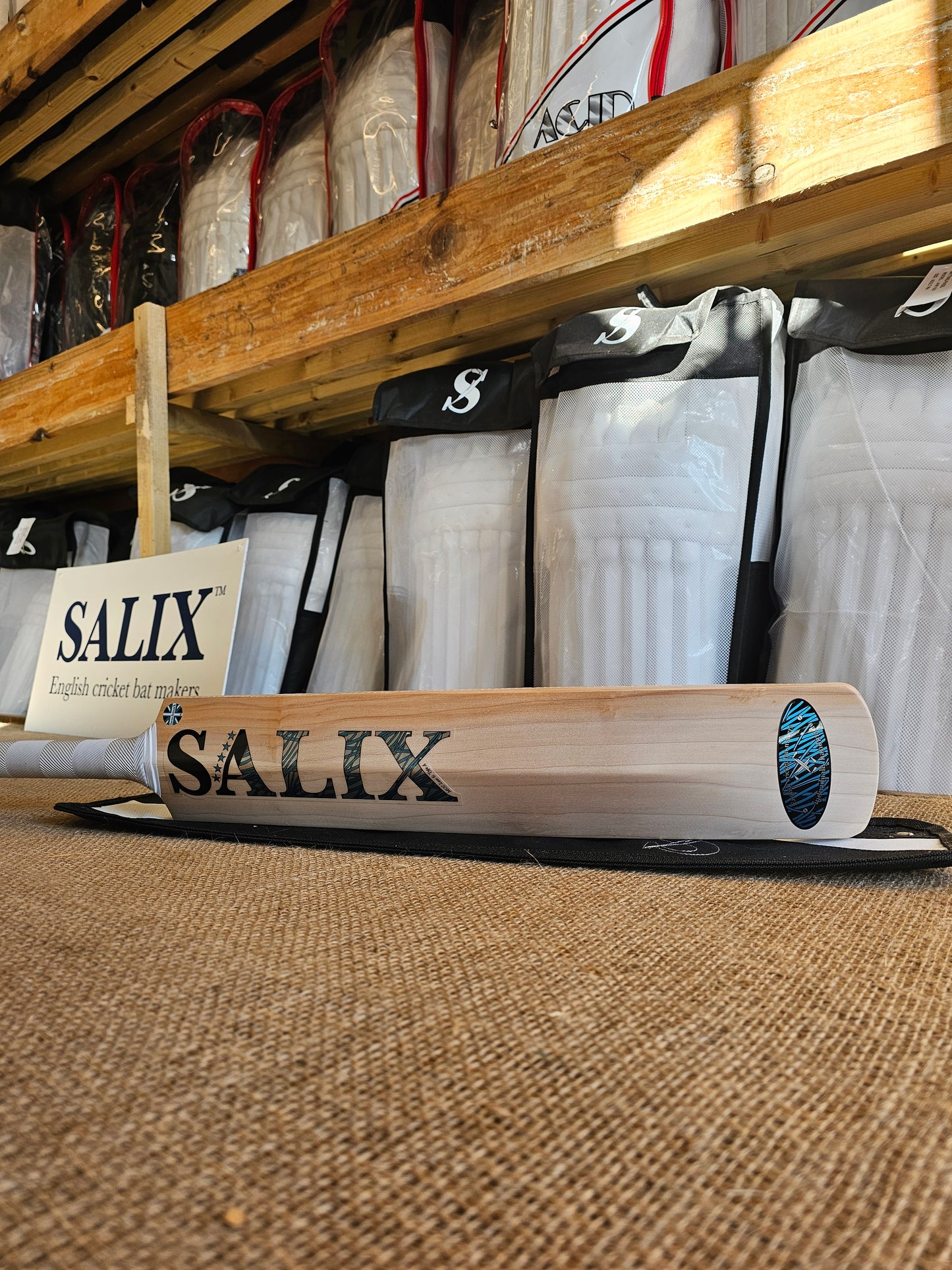 Salix - Size 6, Weight Range 2.1lb
