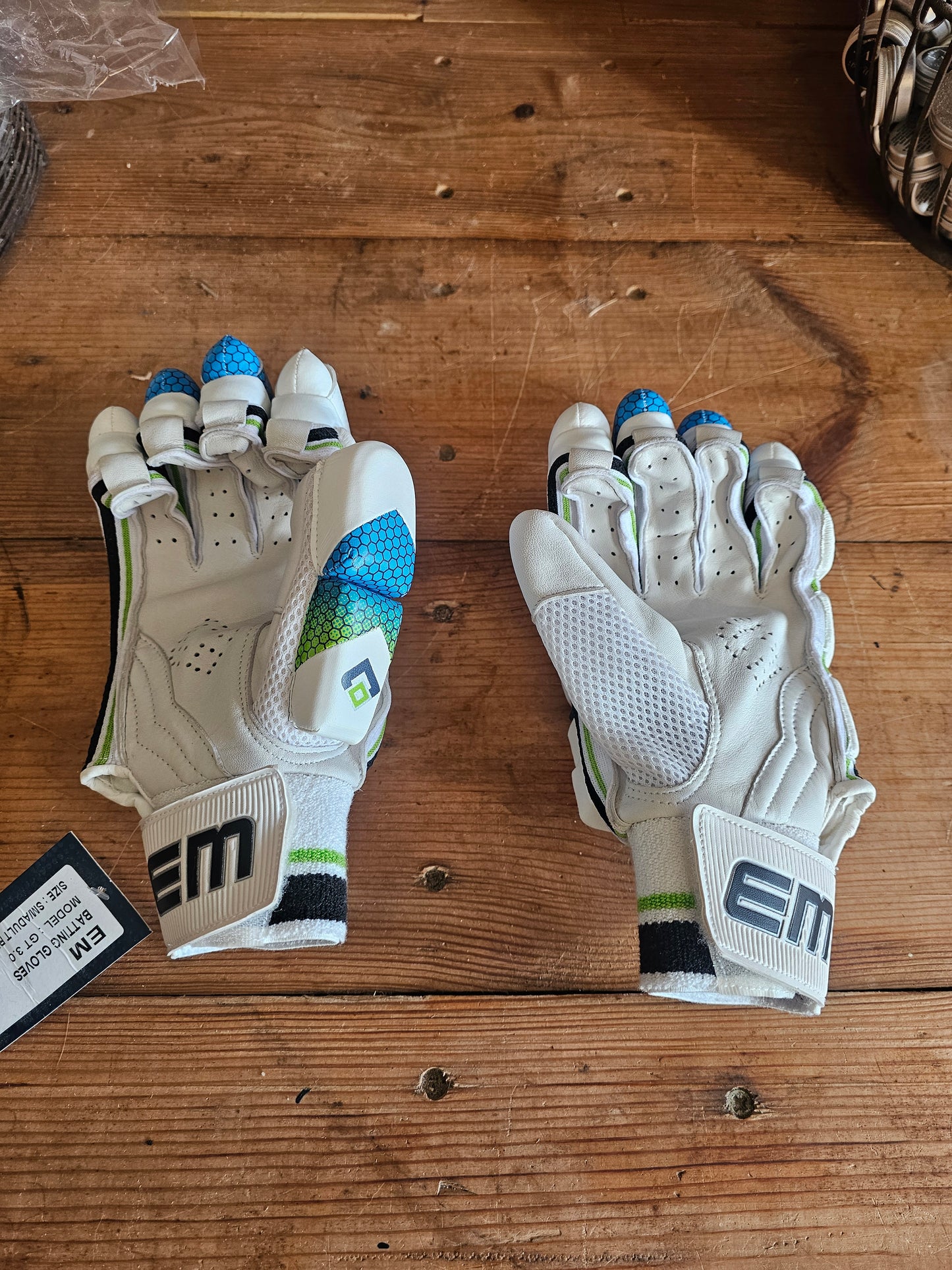 EM GT3.0 Gloves display Small Adult Right Hand