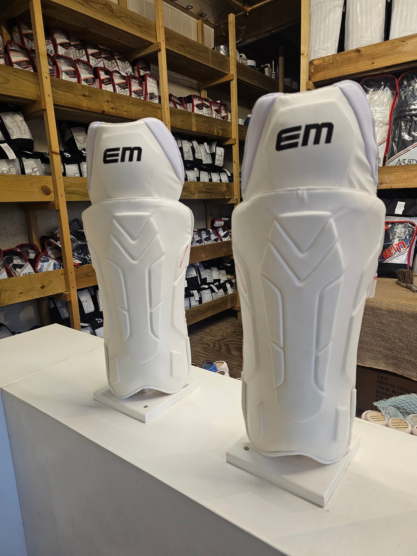 EM Wicket Keeping Pads - Max Flex Small Adult