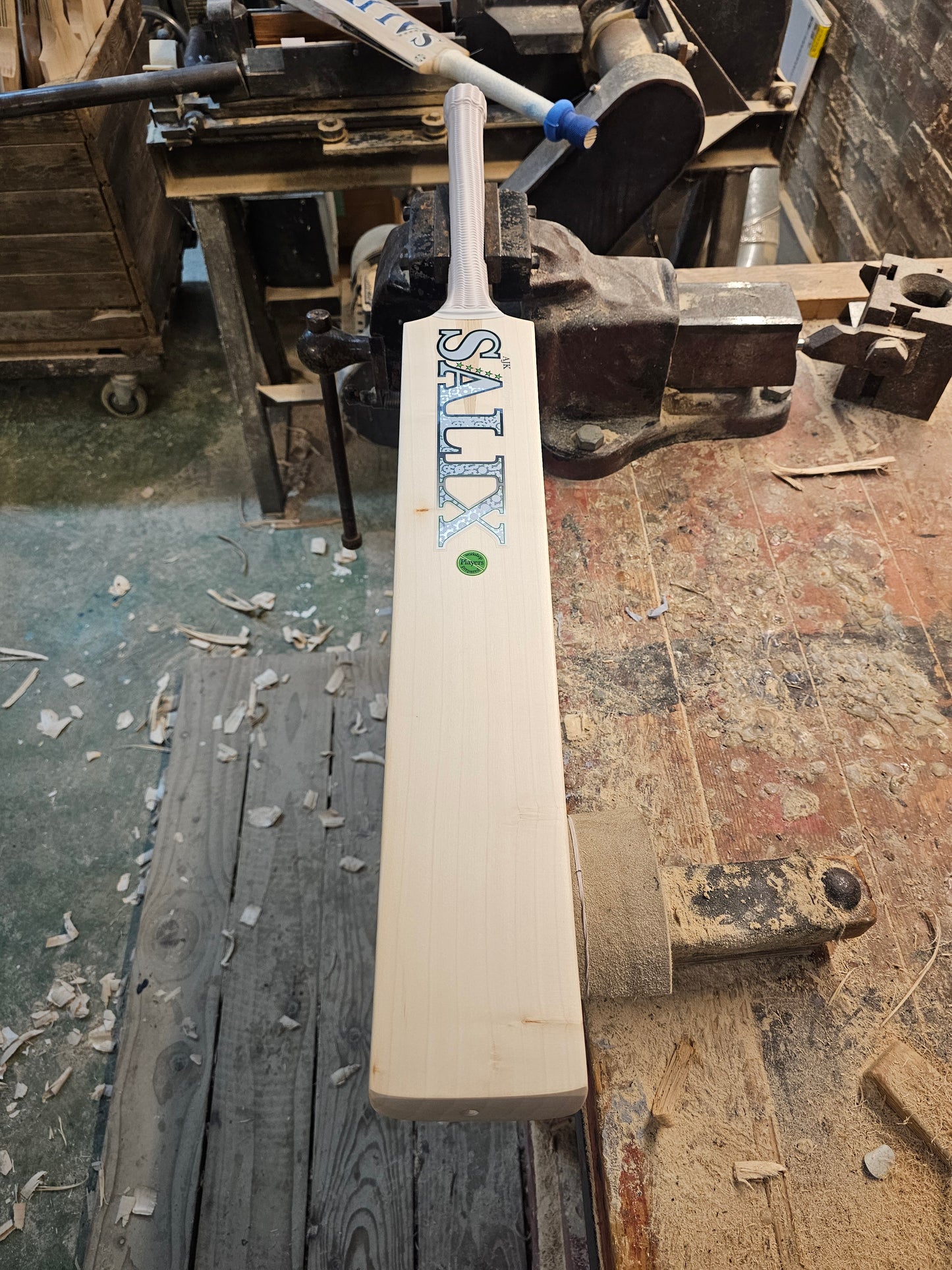 (Signed by Andrew) Salix AJK - Players Grade, Weight Range 2lb 11 Ounces , Short Handle