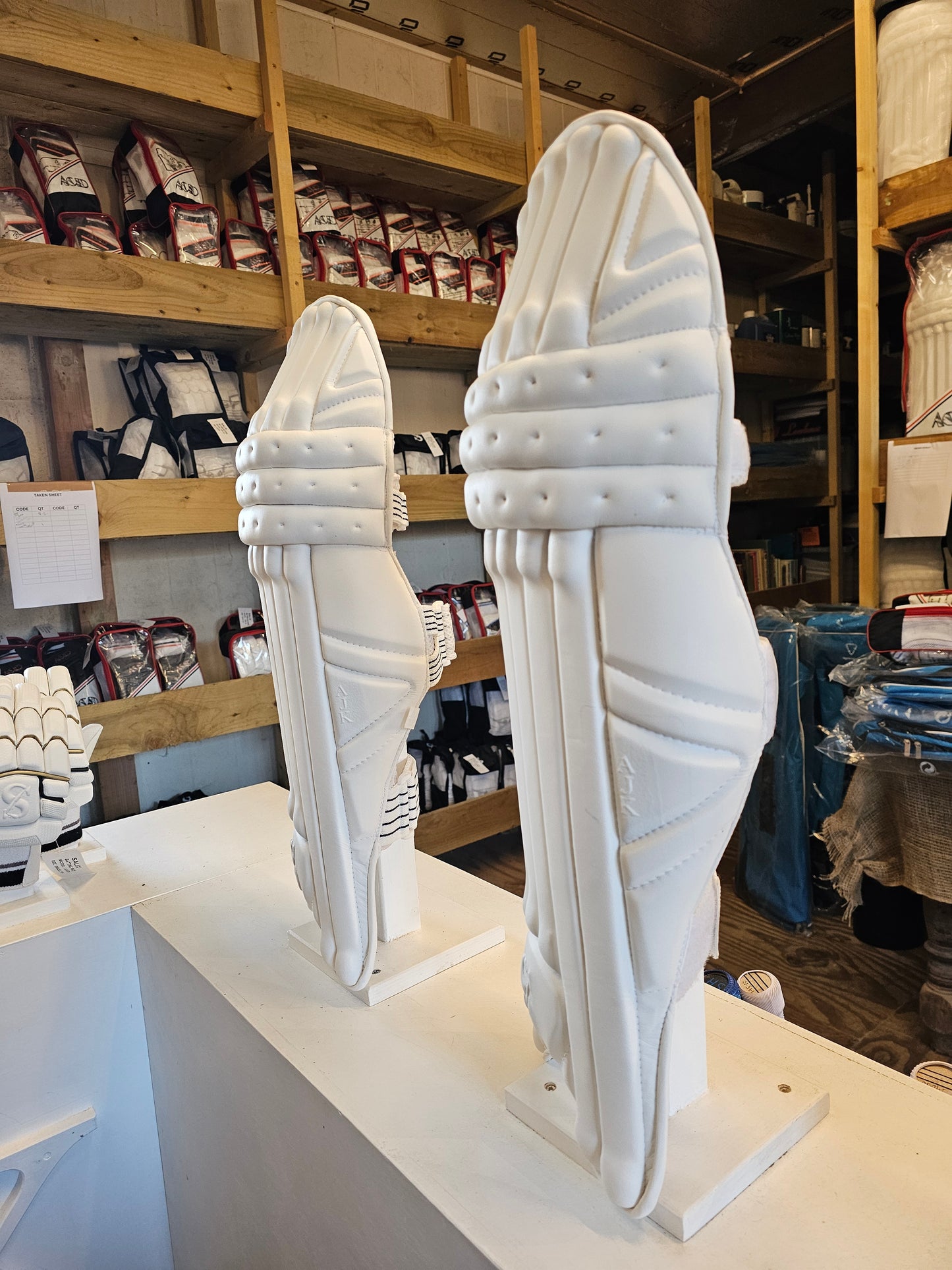 Salix AJK Batting Pads - Small Adult, Right Handed