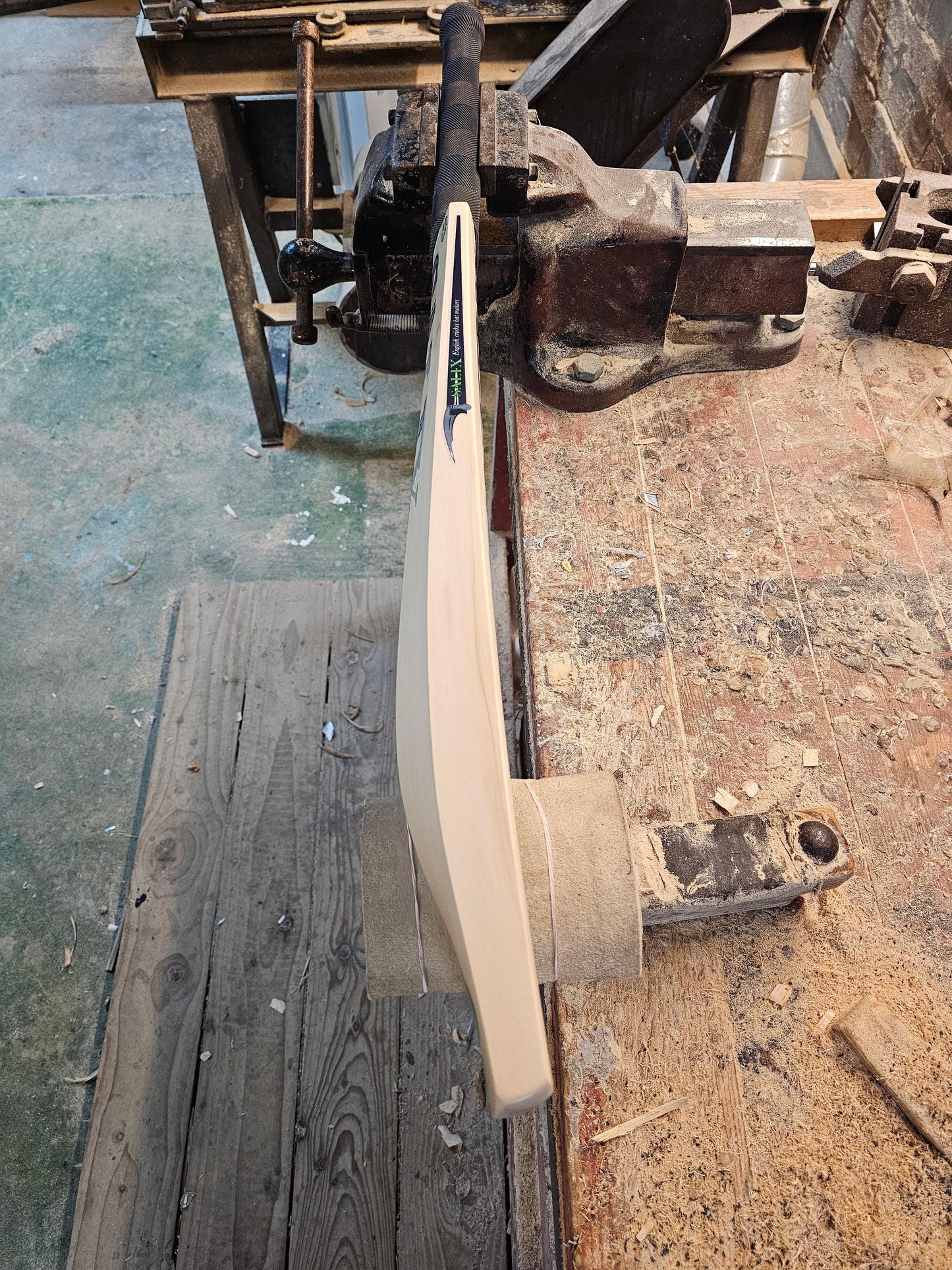 Salix AJK - Performance Grade, Weight Range 2lb 10 Ounces, Short Handle