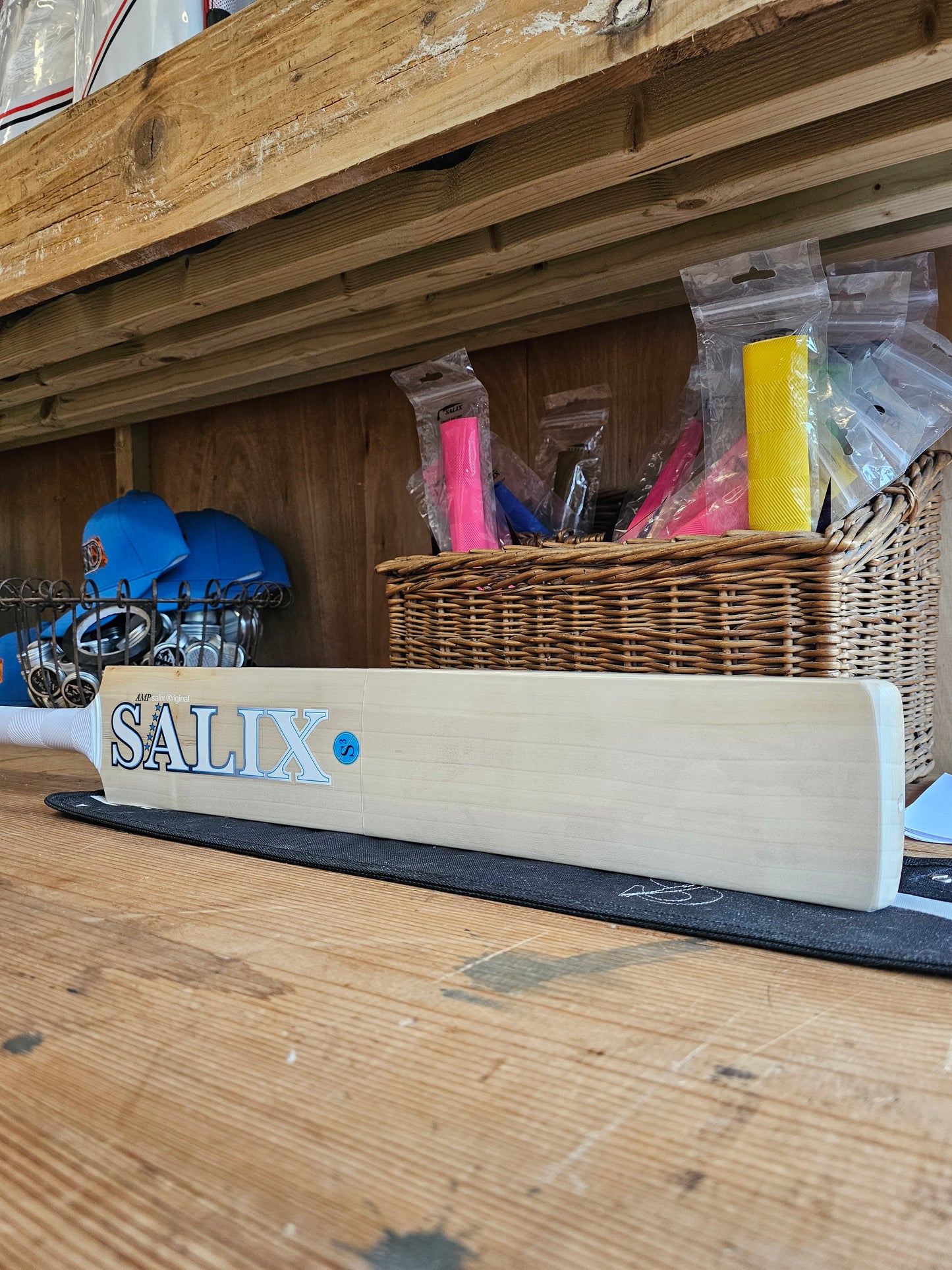 Salix AMP - Select, Weight Range 2.6lb, Short Handle