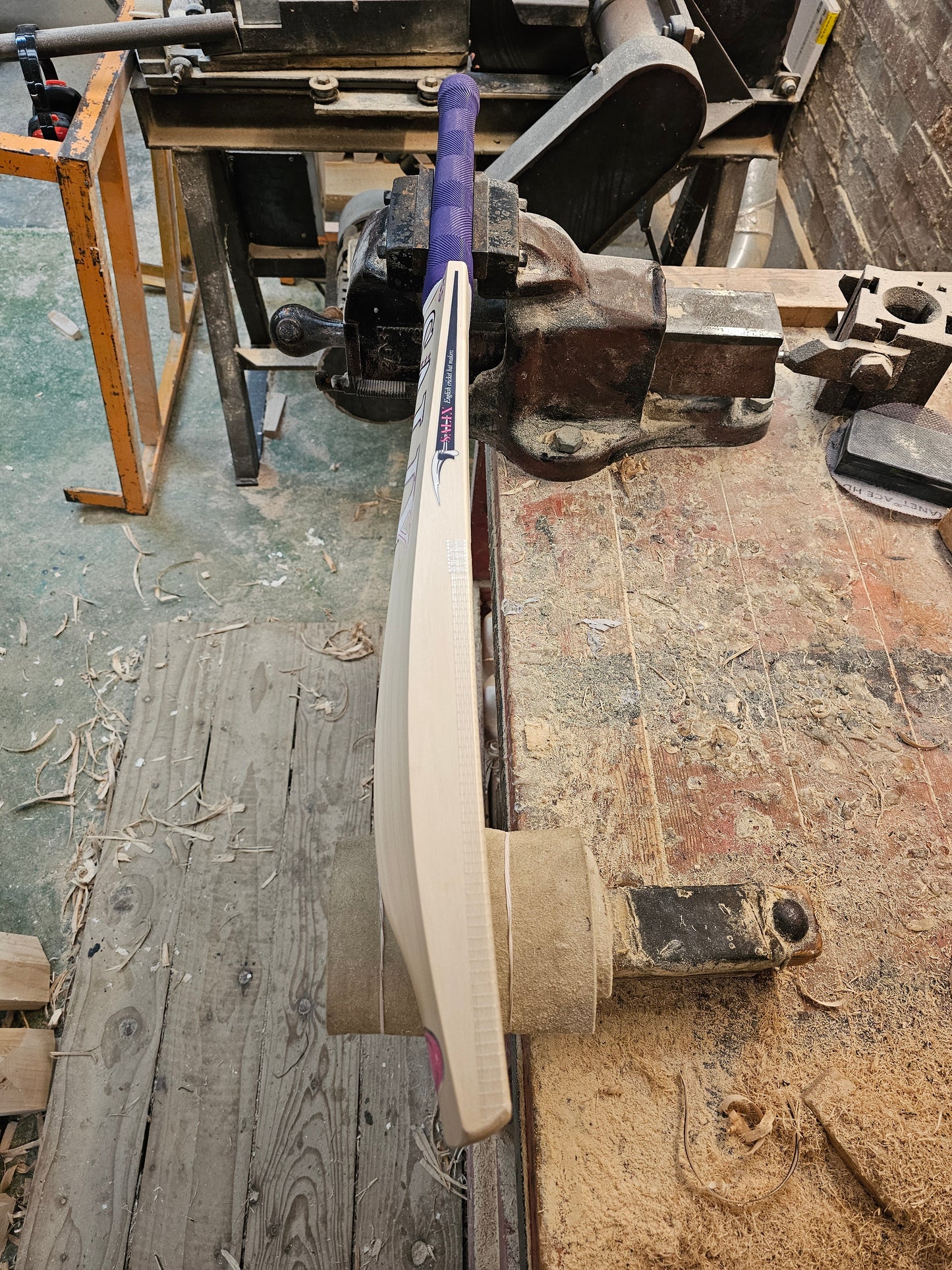 Salix AMP - Graded, Weight Range 2lb 9 Ounces, Short Handle