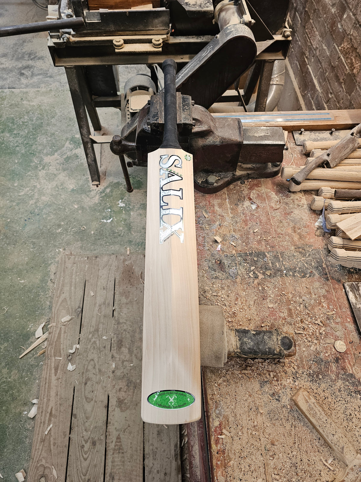 Salix AJK - Graded, 2lb 9oz, Short Handle