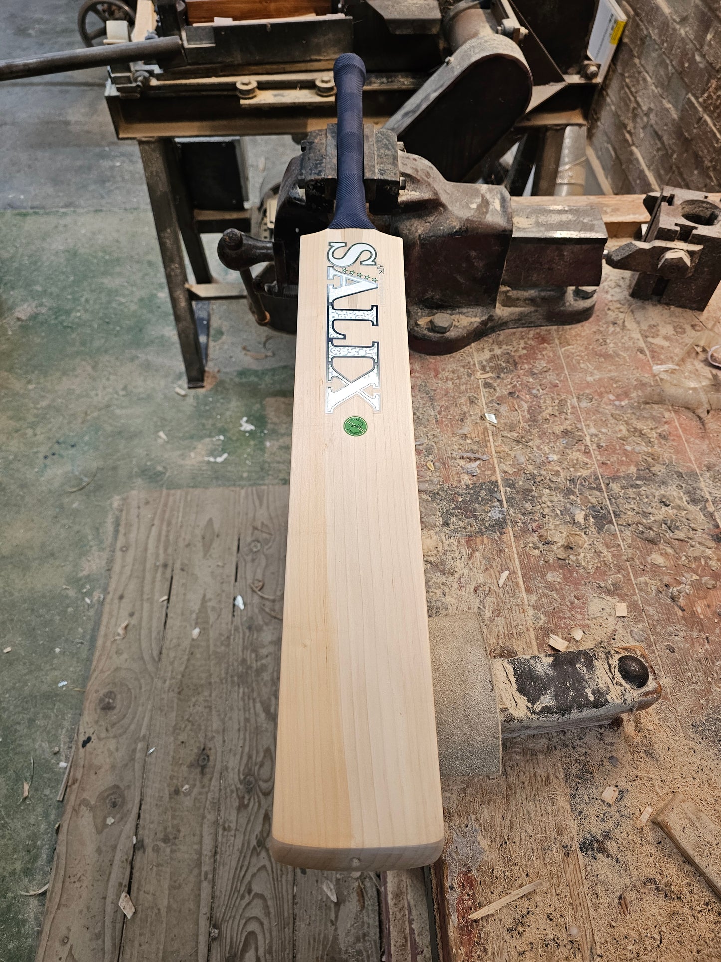 Salix AJK- Graded, Weight Range 2lb 8.5 Ounces, Short Handle