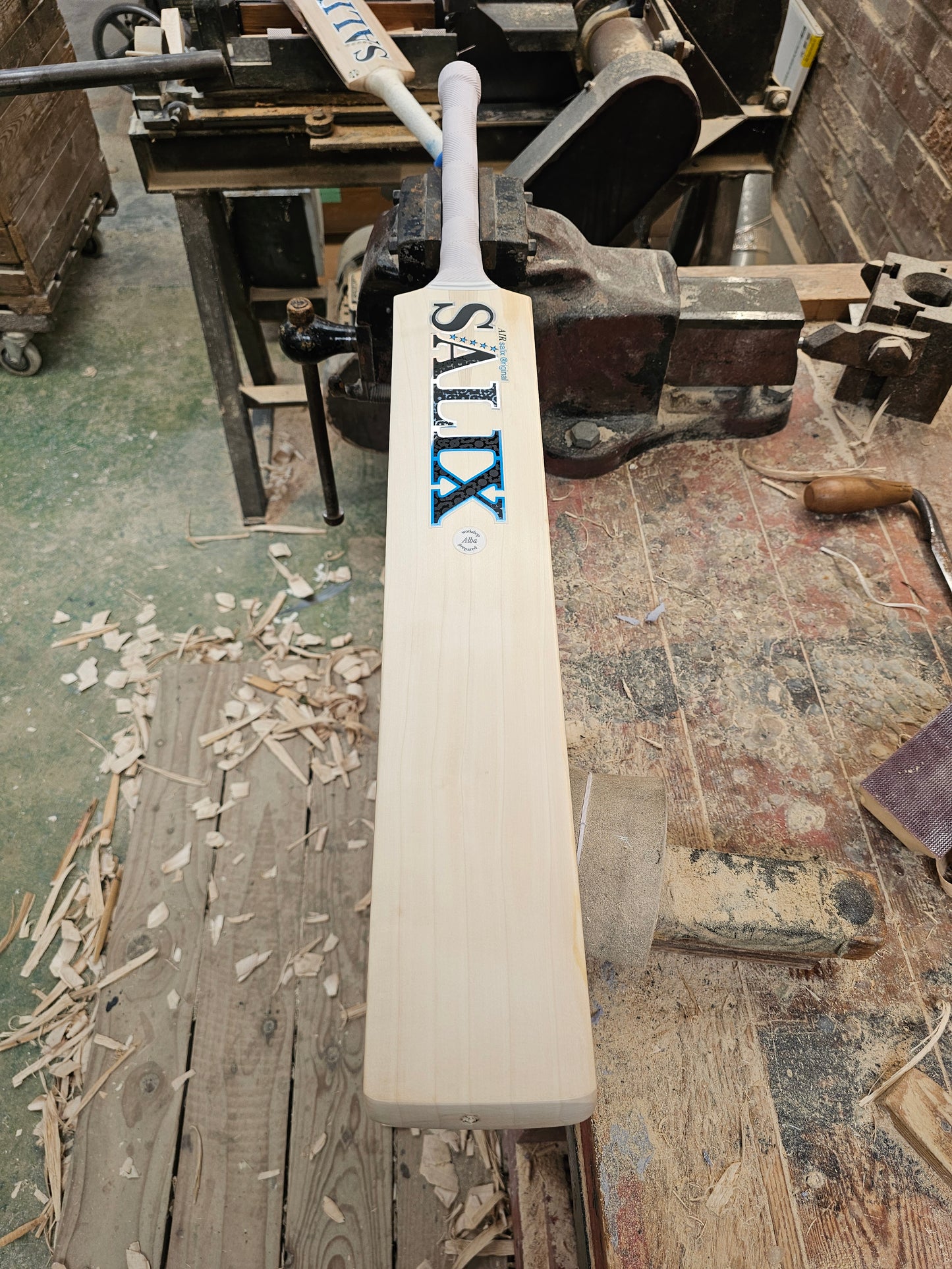 Salix AIR- Grade Alba, Weight Range 2lb 11 Ounces, Short Handle