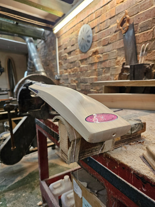 (Andrews Signed Copy) Salix AMP - Grade Marque, Weight Range 2lb 11 Ounces, Short Handle