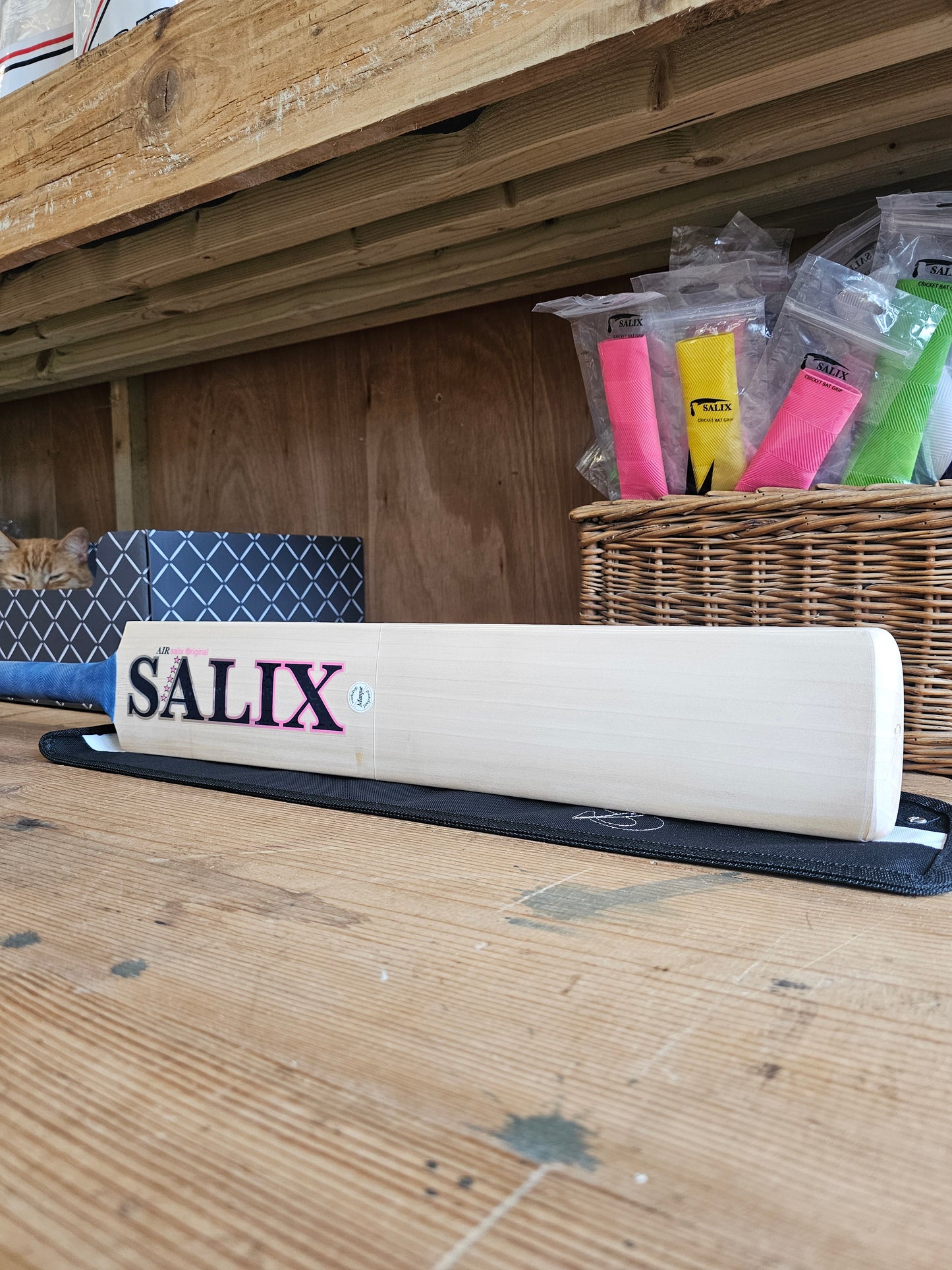 Salix AIR - Marque, Weight Range 2.9lb Short Handle