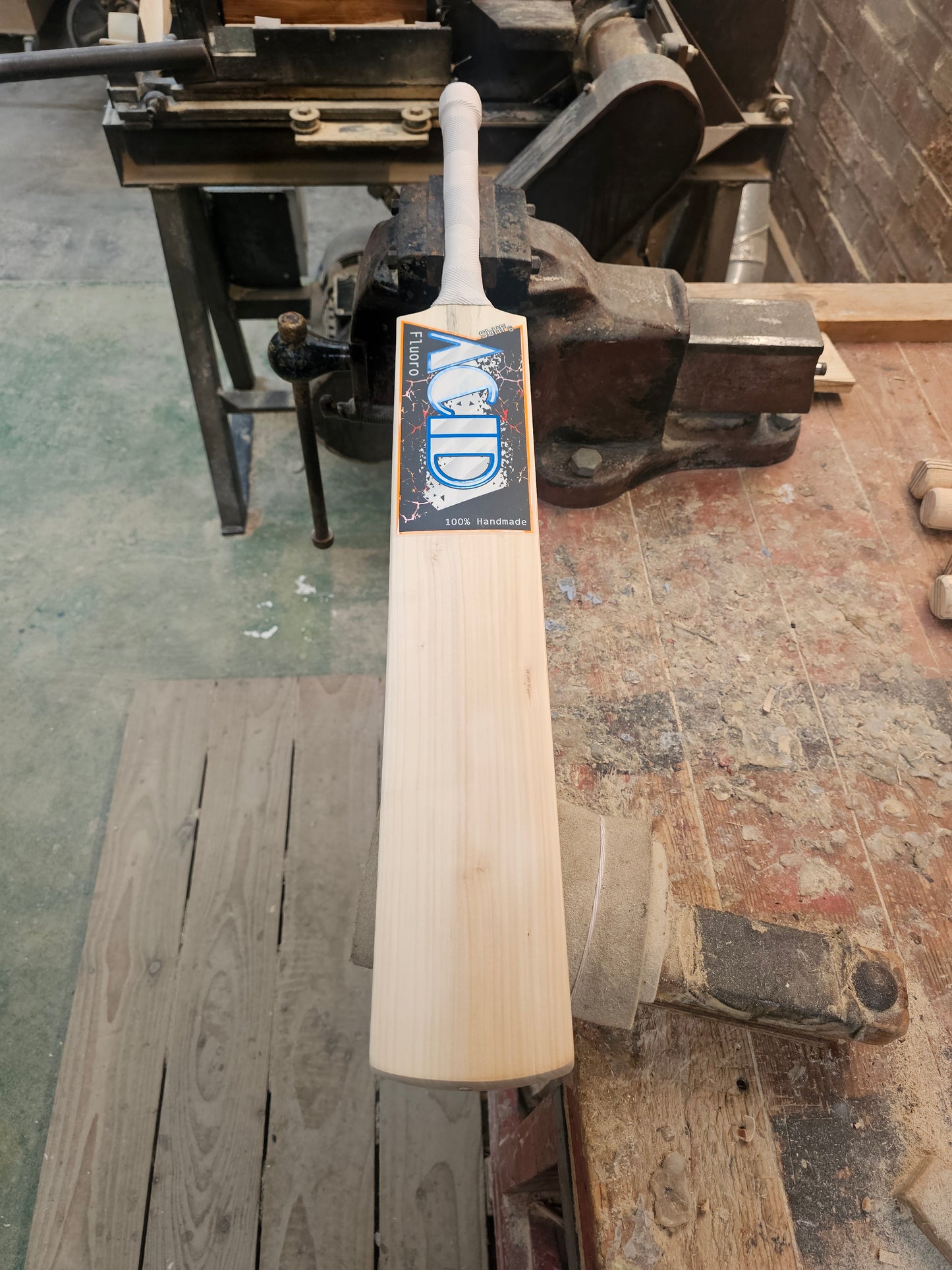 ACID Fluoro - Kashmir, WR 1lb 9oz, Size 4