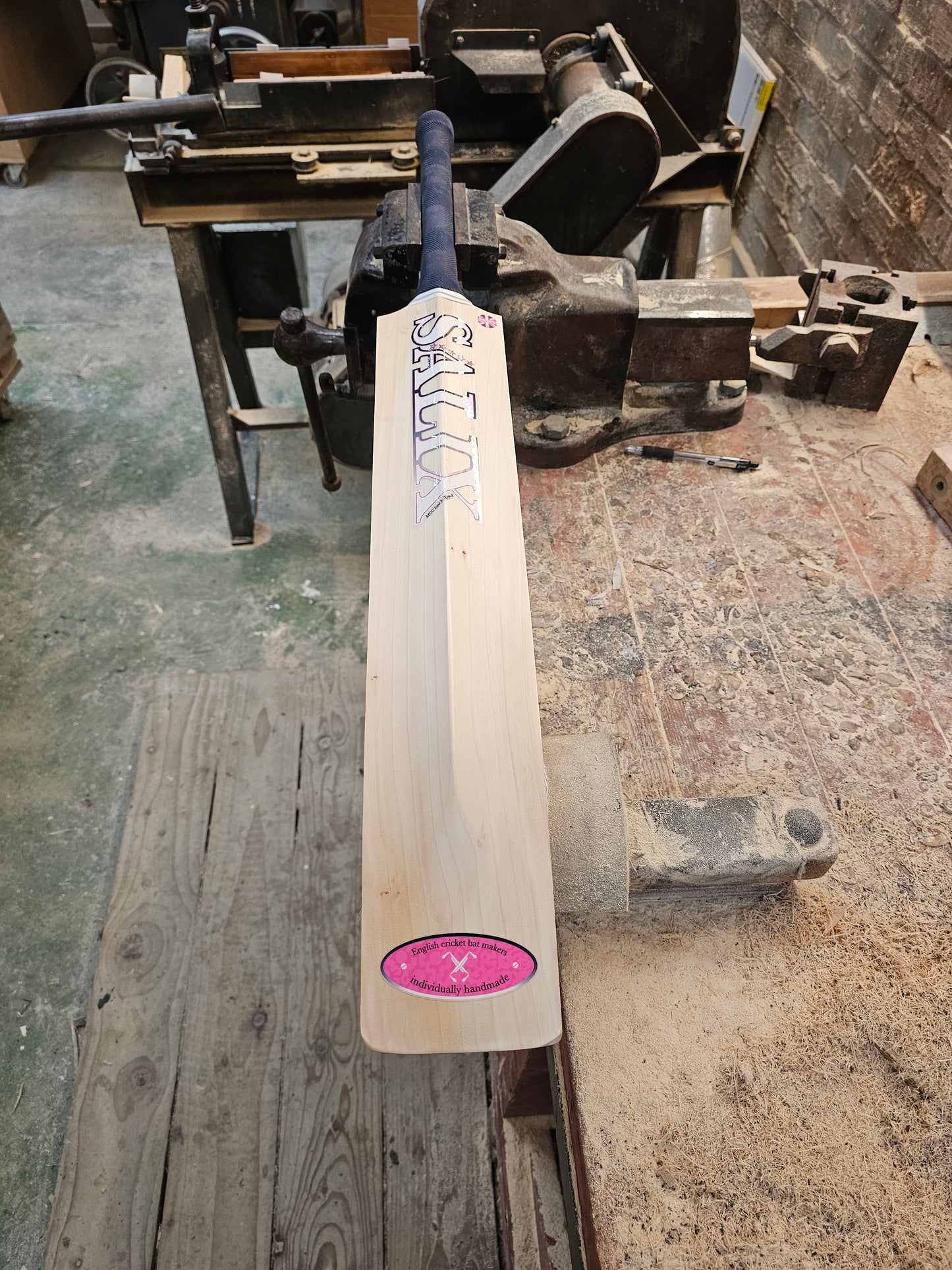 Salix AMP - Grade Alba, Weight Range 2lb 8 Ounces, Short Handle