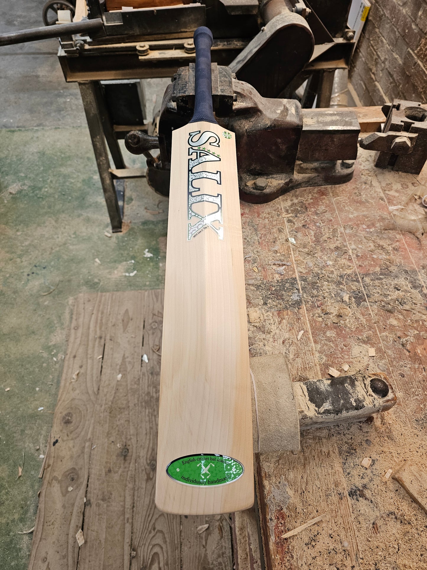 Salix AJK- Graded, Weight Range 2lb 8.5 Ounces, Short Handle