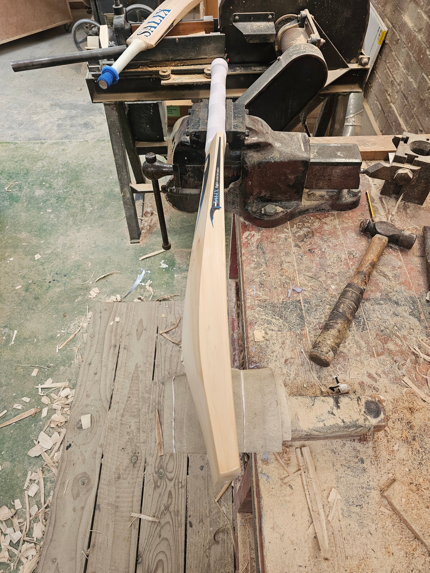 Salix Kinfe - Players Grade, Weight Range 2.10lb, Short Handle