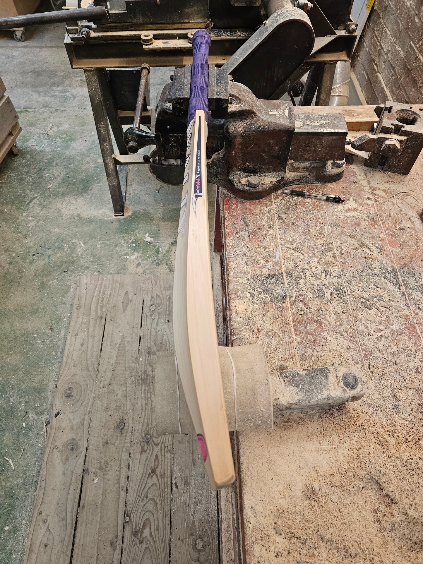 Salix AMP - Graded, Weight Range 2lb 7 Ounces, Short Handle