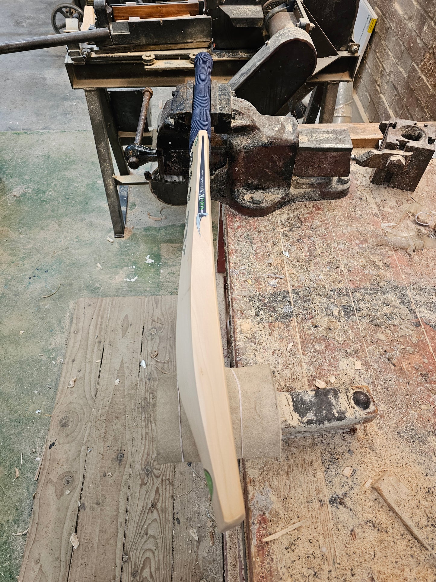 Salix AJK - Graded, Weight Range 2lb 9 Ounces, Short Handle