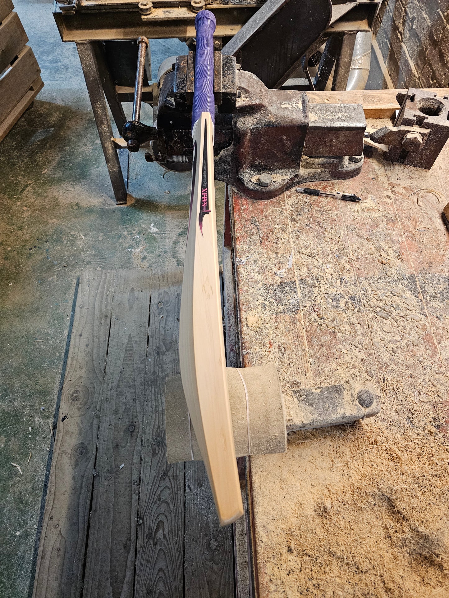 Salix Knife - Grade One, Weight Range, 2lb 10 Ounces, Short Handle