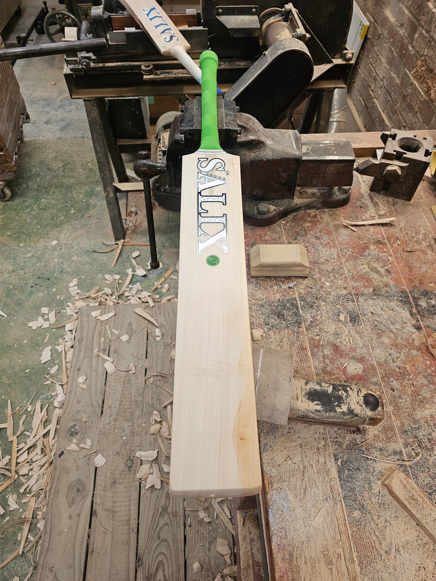 2026 Salix AJK - Grade Alba, Weight Range 2lb 11 Ounces, Short Handle