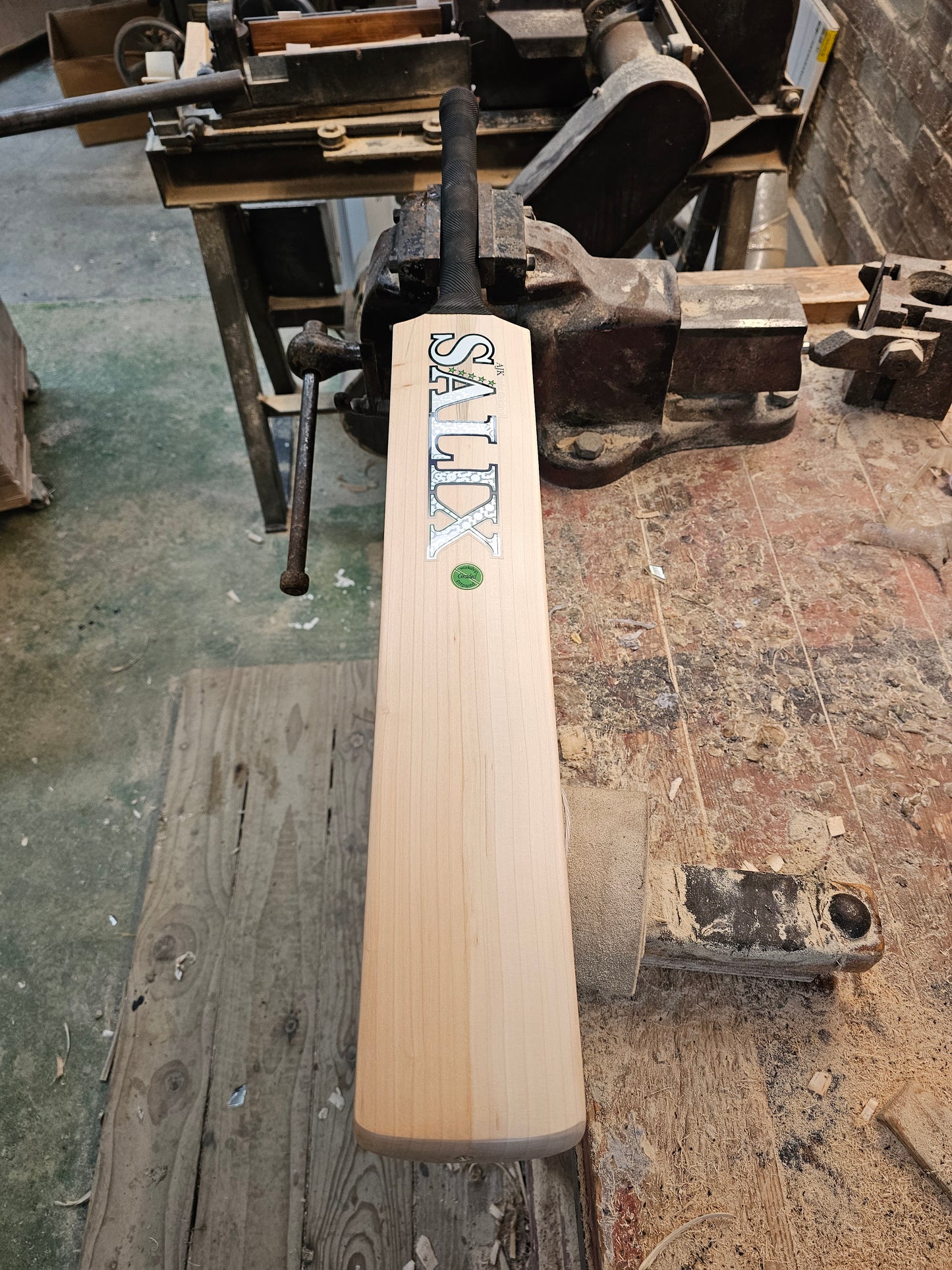 Salix AJK - Graded, Weight Range 2lb 8 Ounces, Short Handle