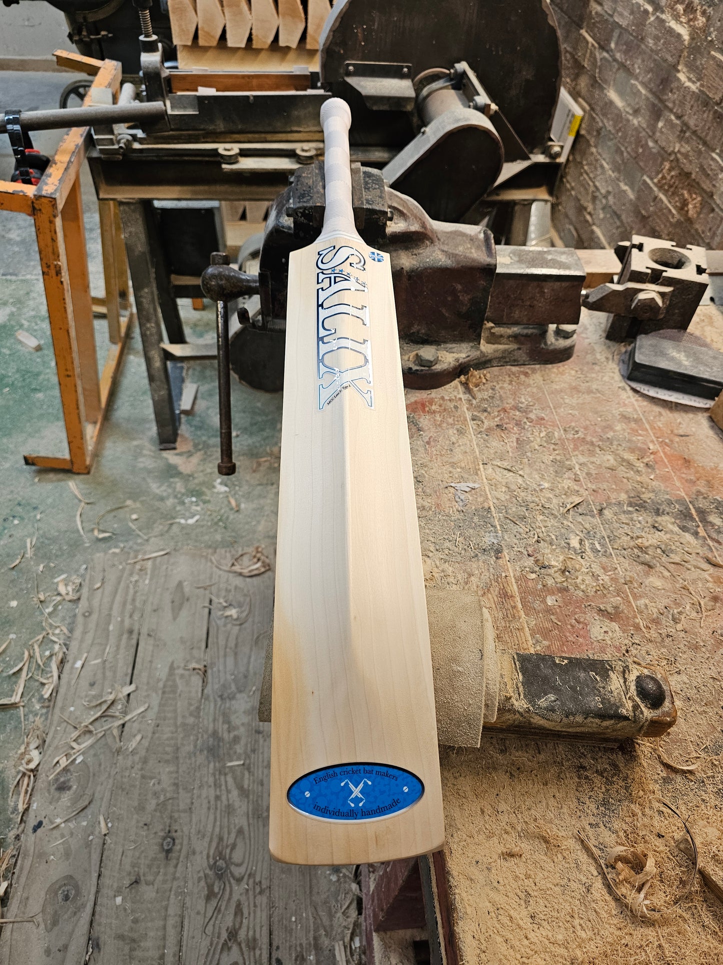 Salix AMP - Graded, Weight Range 2lb 6 Ounces, Short Handle