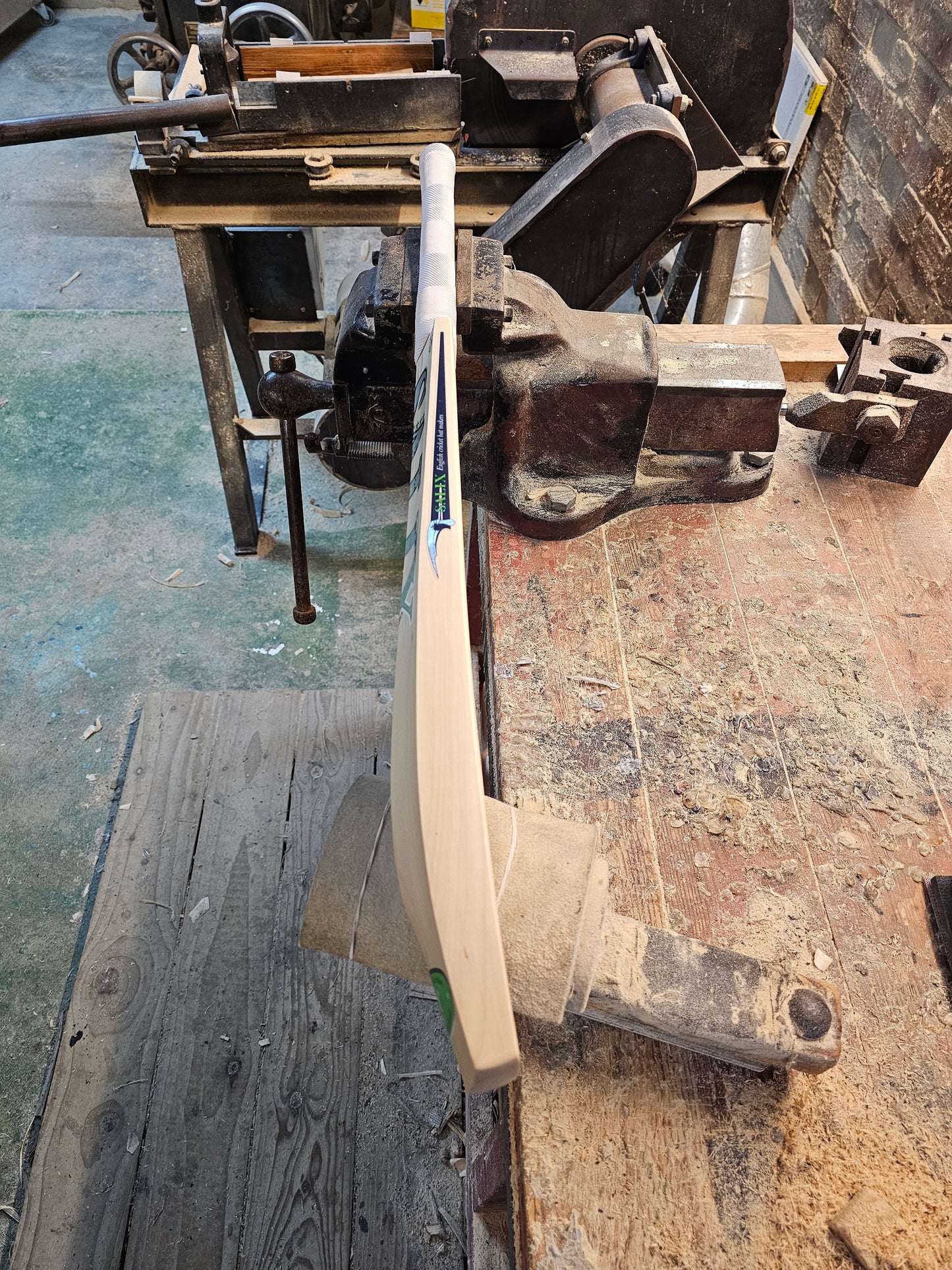 Salix AJK Kashmir - Weight Range 1lb 11 Ounces, Size 4