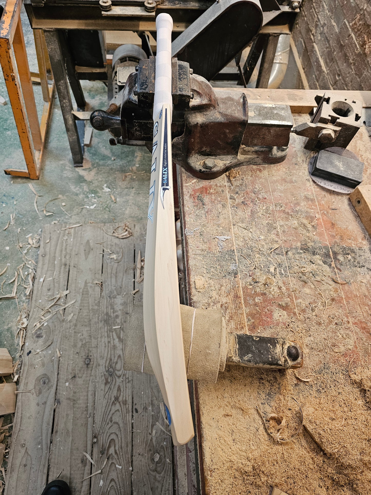 Salix AMP - Graded, Weight Range 2lb 6 Ounces, Short Handle