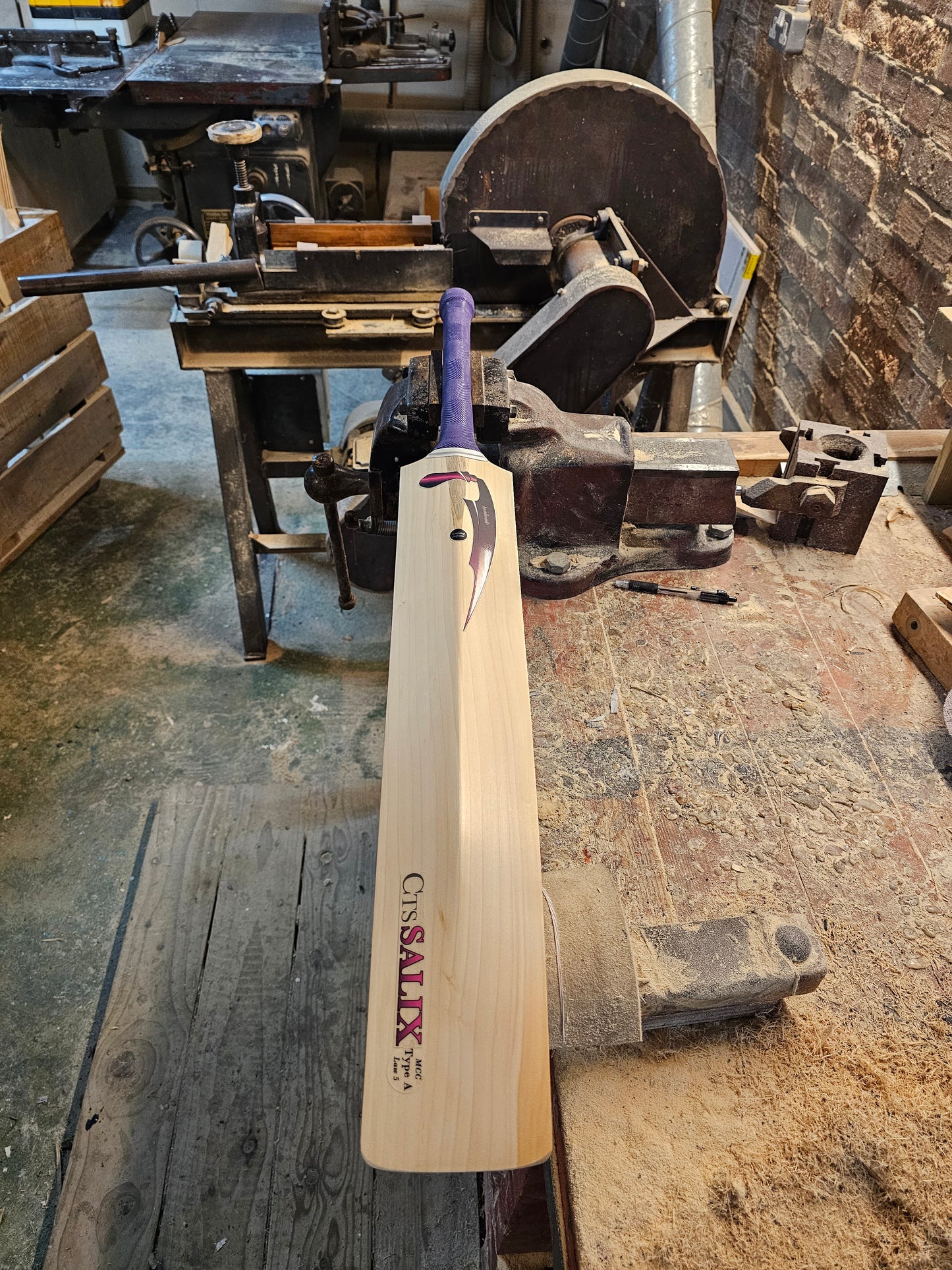 Salix Knife - Grade One, Weight Range, 2lb 10 Ounces, Short Handle