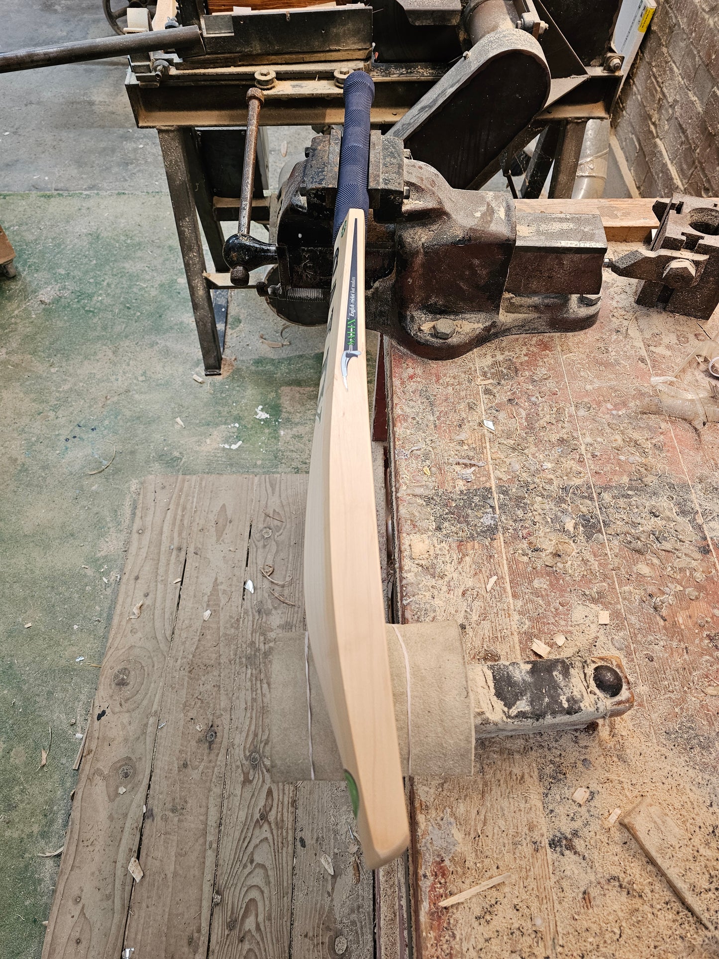 Salix AJK- Graded, Weight Range 2lb 8.5 Ounces, Short Handle