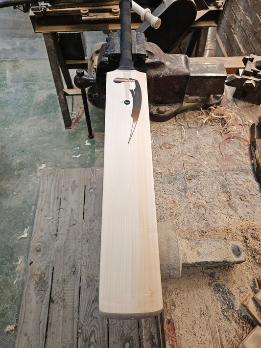 Salix Knife - Players Grade, Weight Range 2.6lb, Short Handle