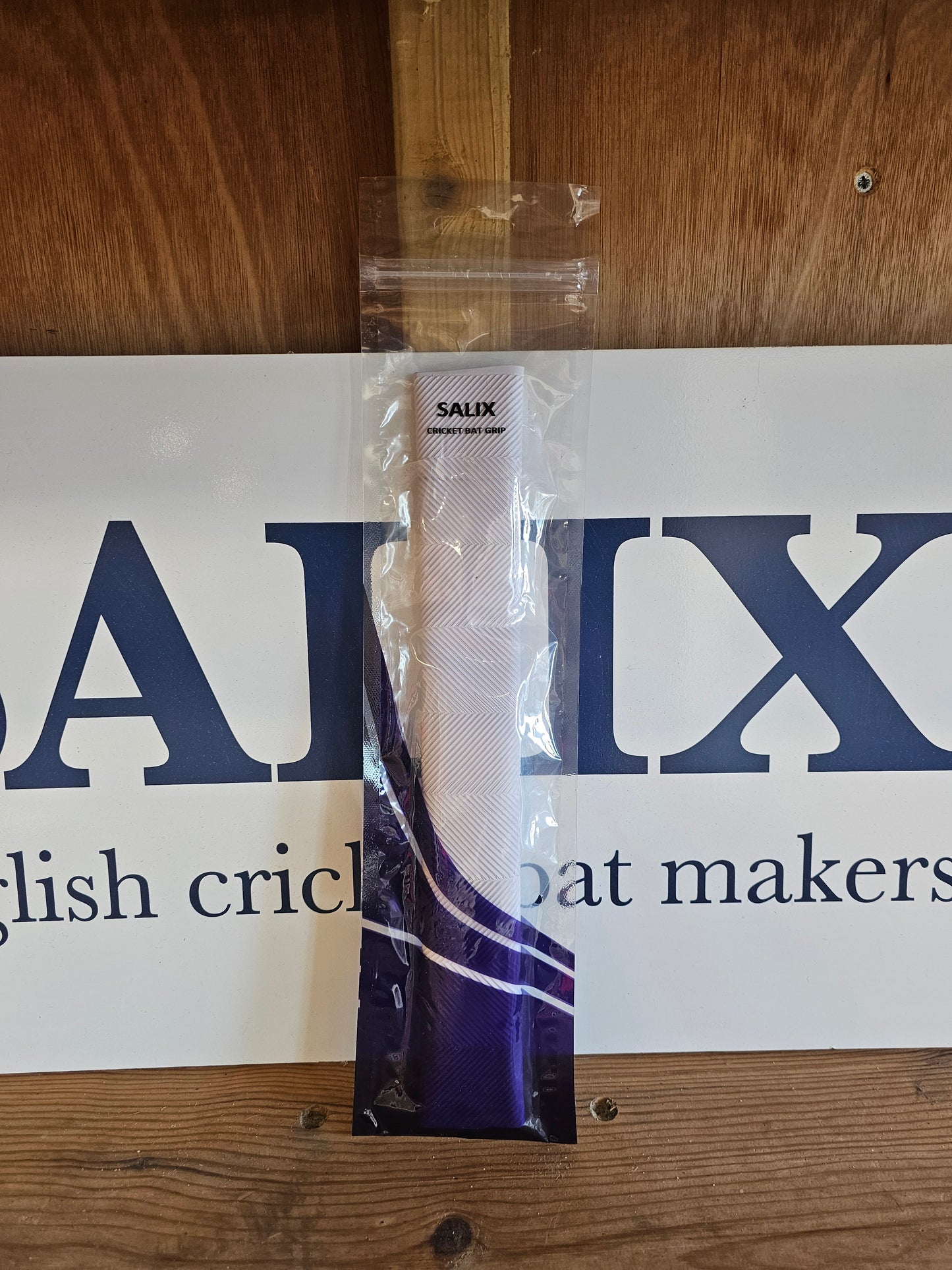 Bright White Chevron Cricket Bat Grip