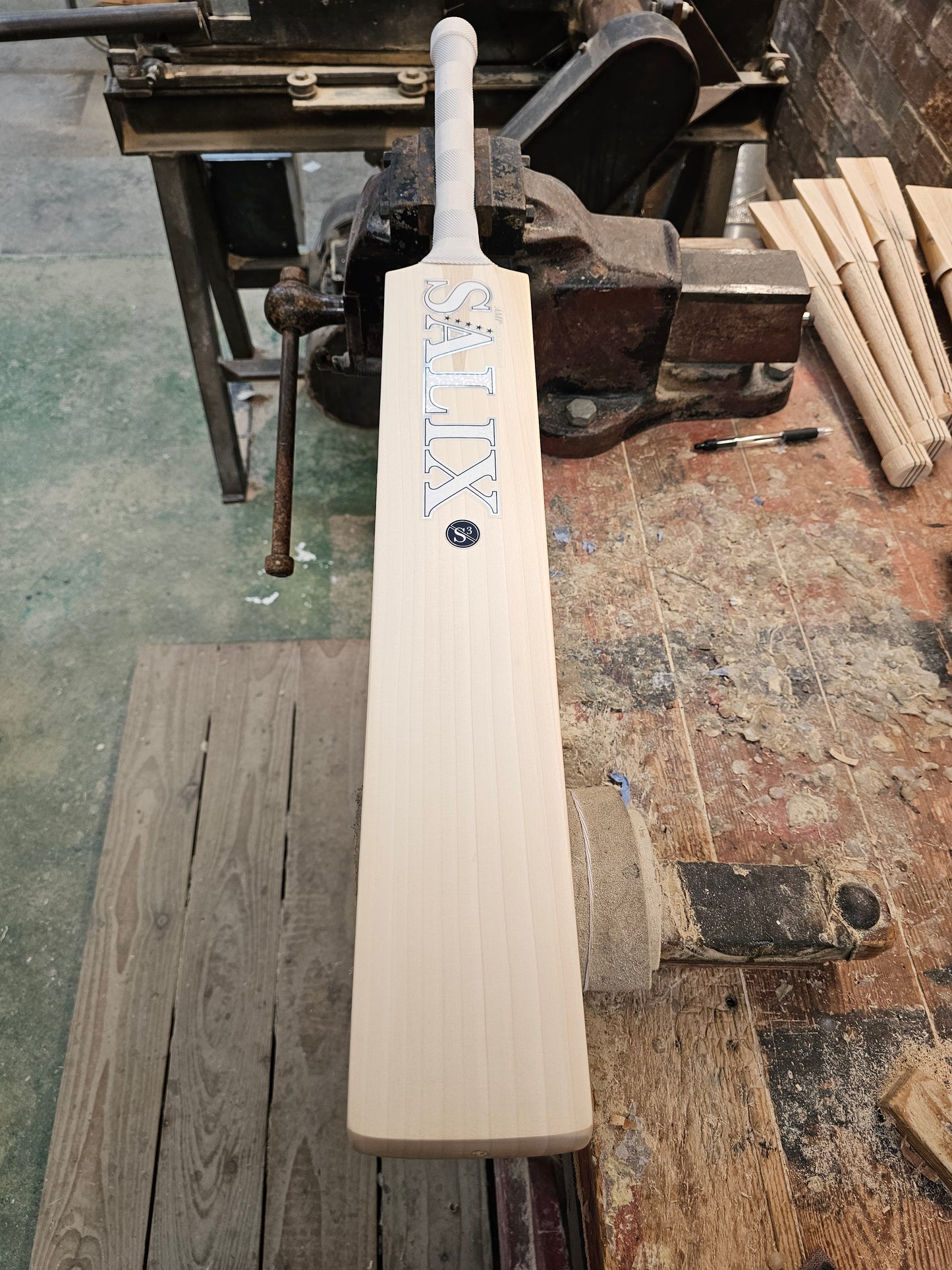 Salix AMP - Grade One, WR 2lb 11 Onces, SH