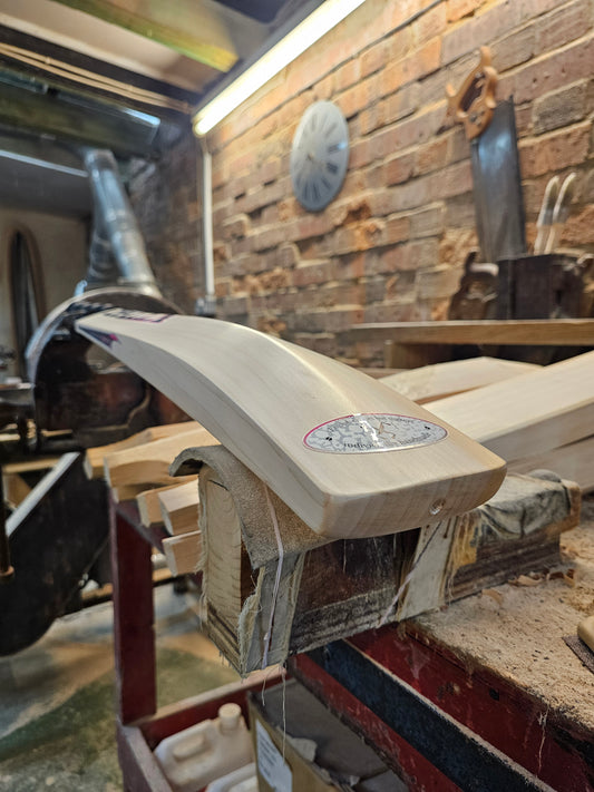 Salix AIR - Players Grade, Weight Range 2lb 9 Ounces, Short Handle