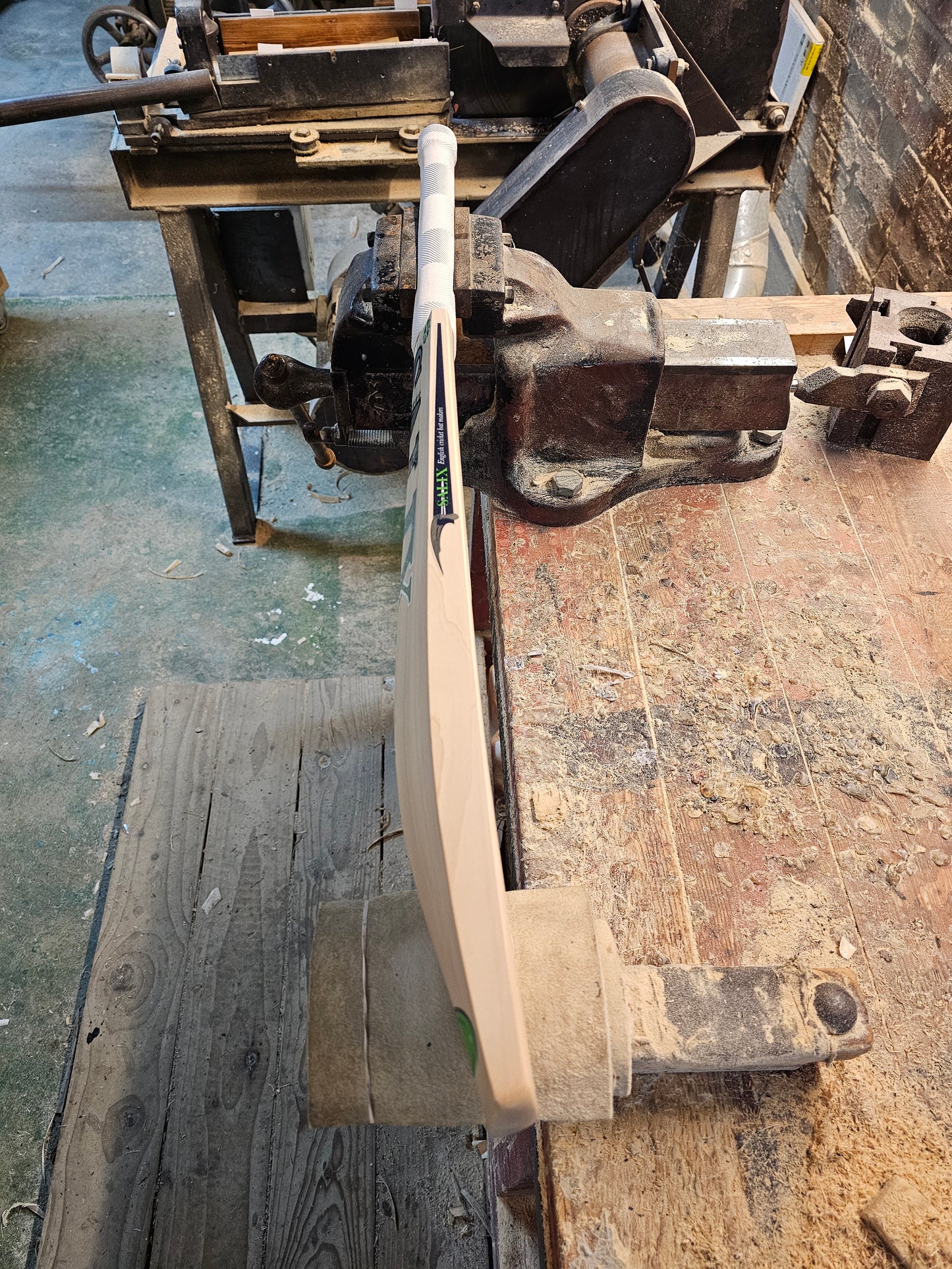 Salix AJK Kashmir - Weight Range 1lb 10 Ounces, Size 5