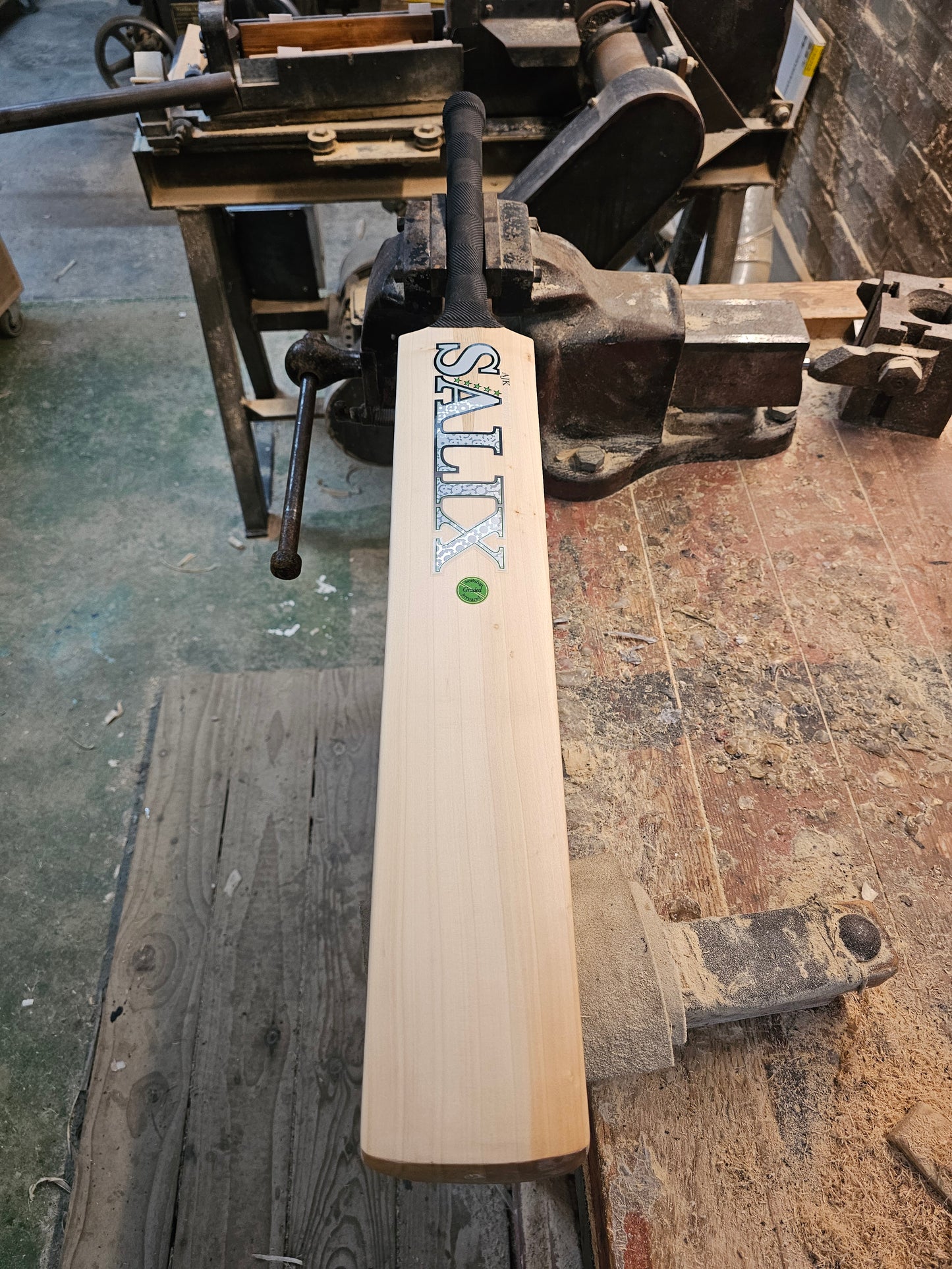 Salix AJK - Graded, Weight Range 2lb 8 Ounces, Short Handle