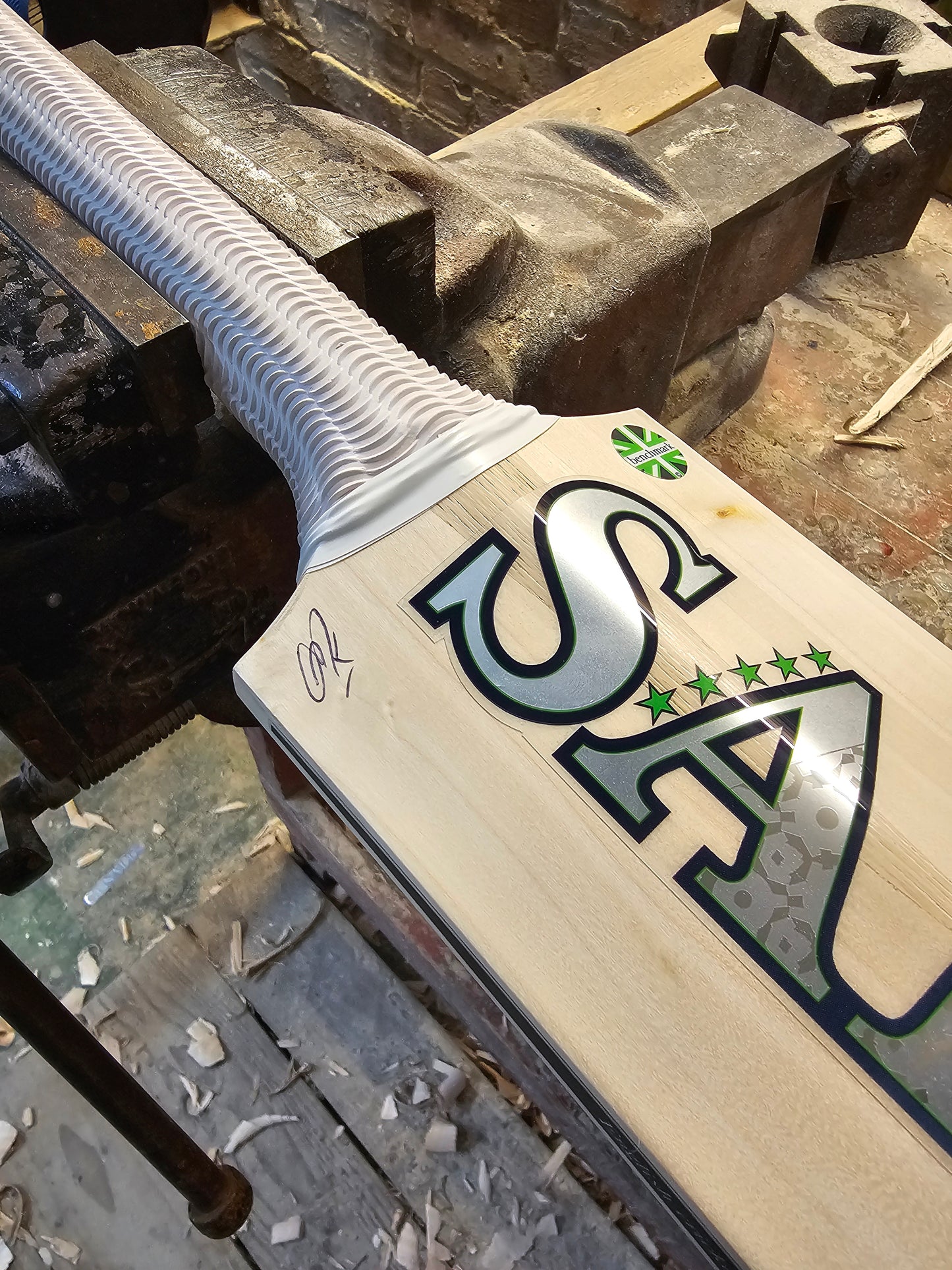 (Signed by Andrew) Salix AJK - Players Grade, Weight Range 2lb 11 Ounces , Short Handle