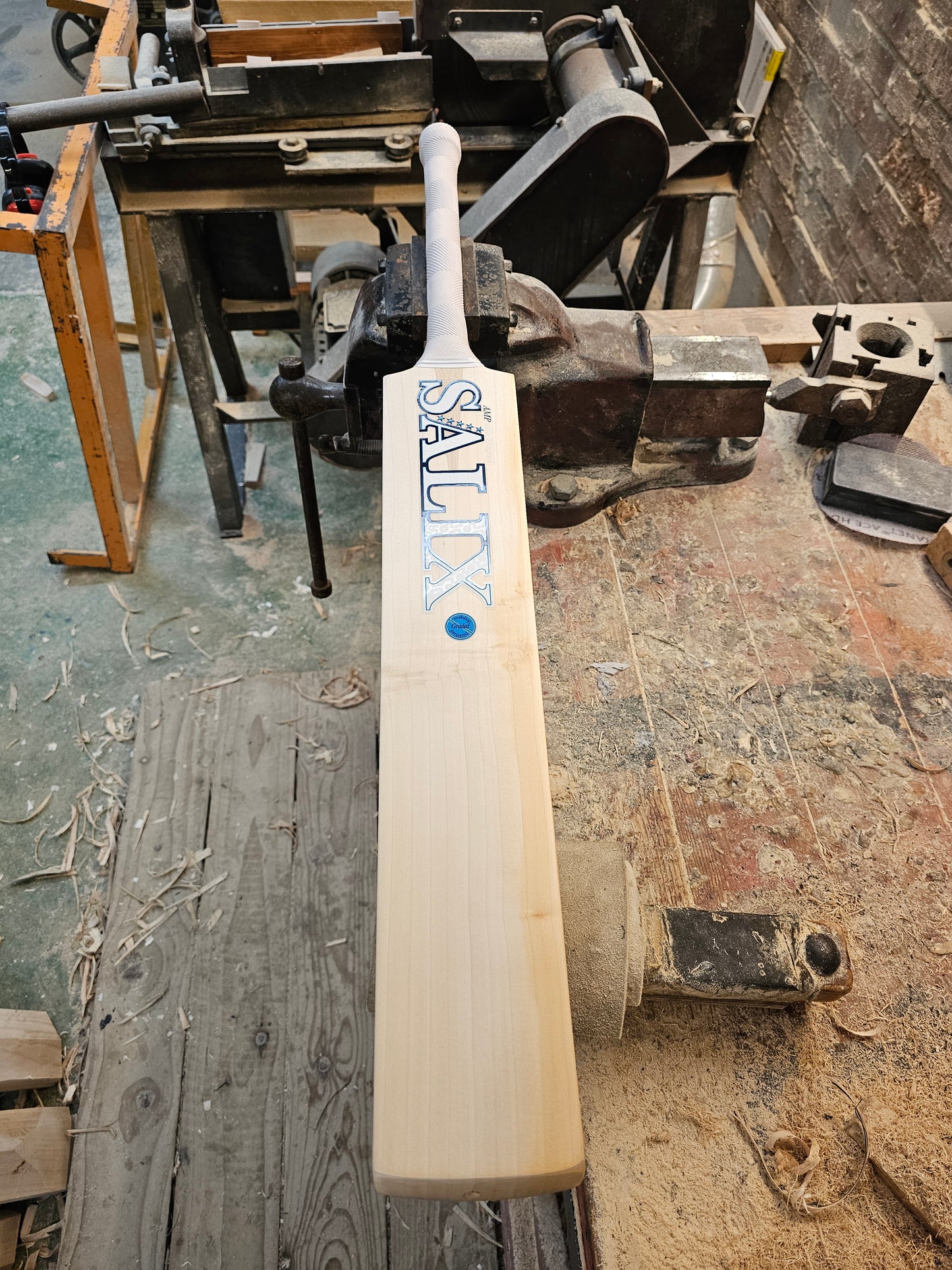 Salix AMP - Graded, Weight Range 2lb 6 Ounces, Short Handle