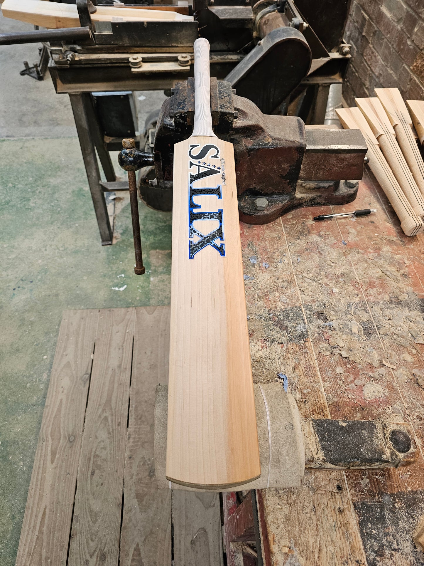 Salix AJK - Sub, WR 1lb 10 Ounces, Size 4