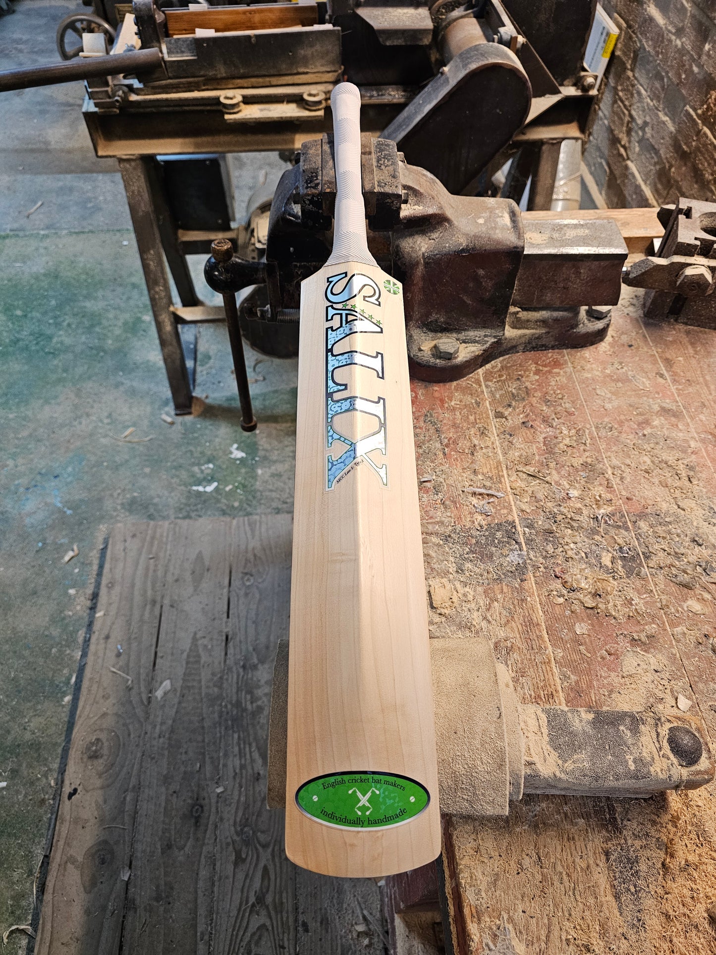 Salix AJK Kashmir - Weight Range 1lb 10 Ounces, Size 4