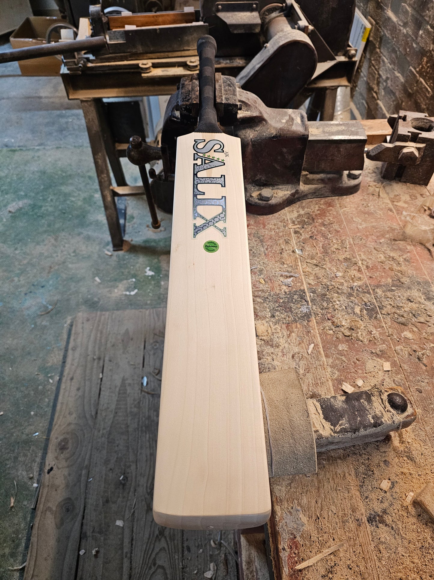 Salix AJK - Performance Grade, Weight Range 2lb 10 Ounces, Short Handle