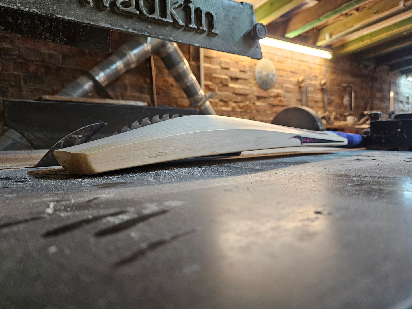 Salix Knife - Grade One, Weight Range, 2lb 10 Ounces, Short Handle