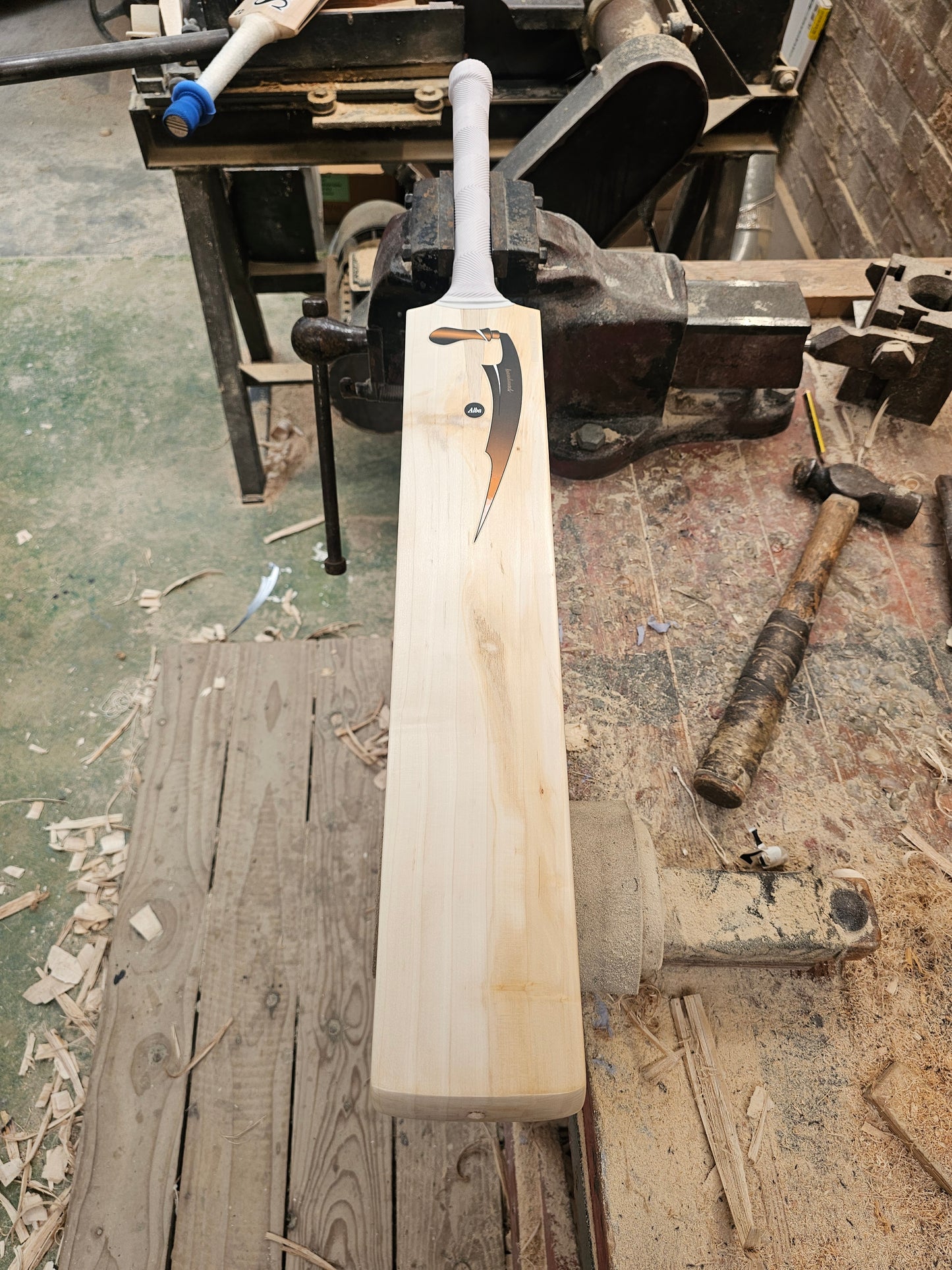 Salix Knife - Grade Alba, Weight Range 2.10lb, Short Handle