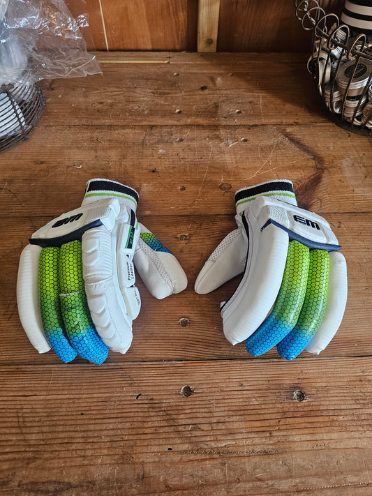 EM GT3.0 Gloves display Small Adult Right Hand